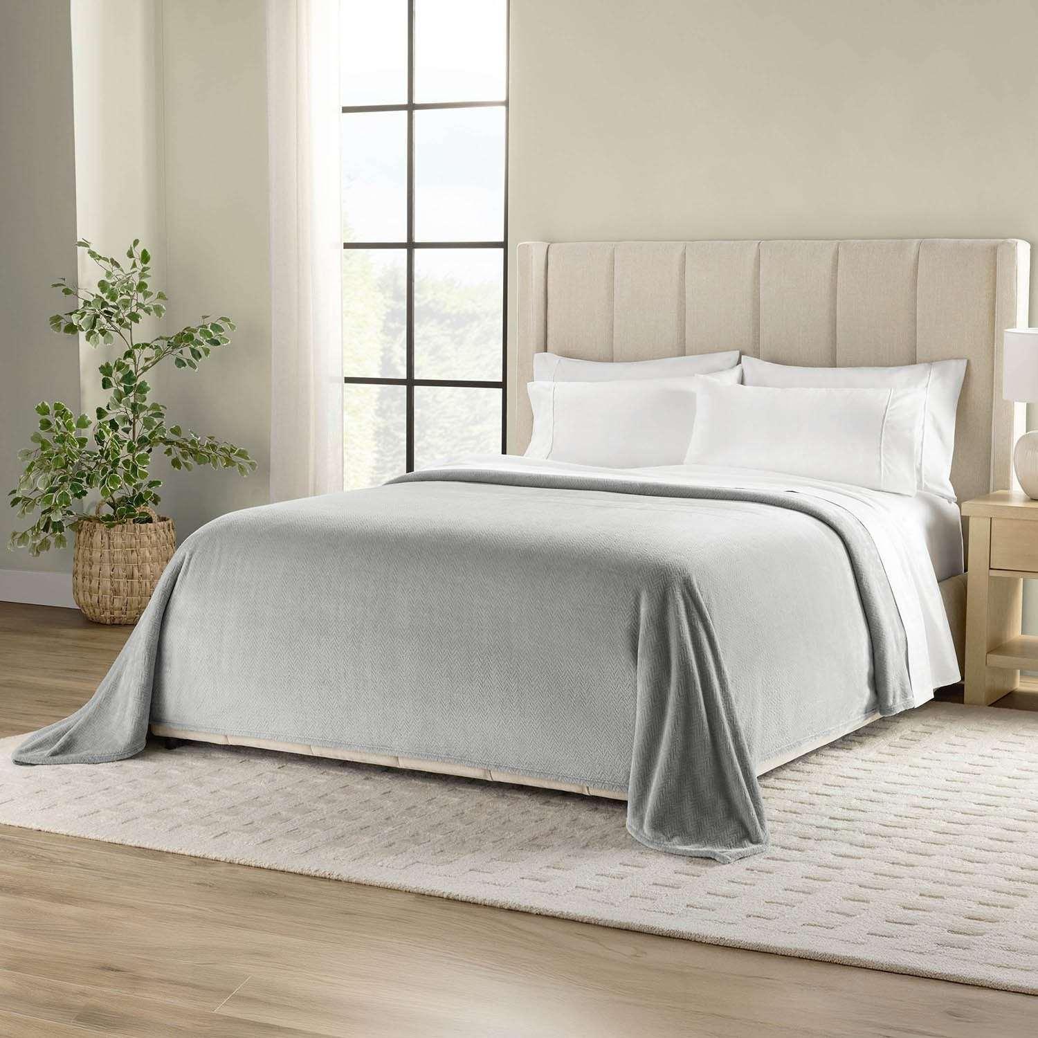 Member's Mark Oversized Cloud Touch Blanket - Image 17
