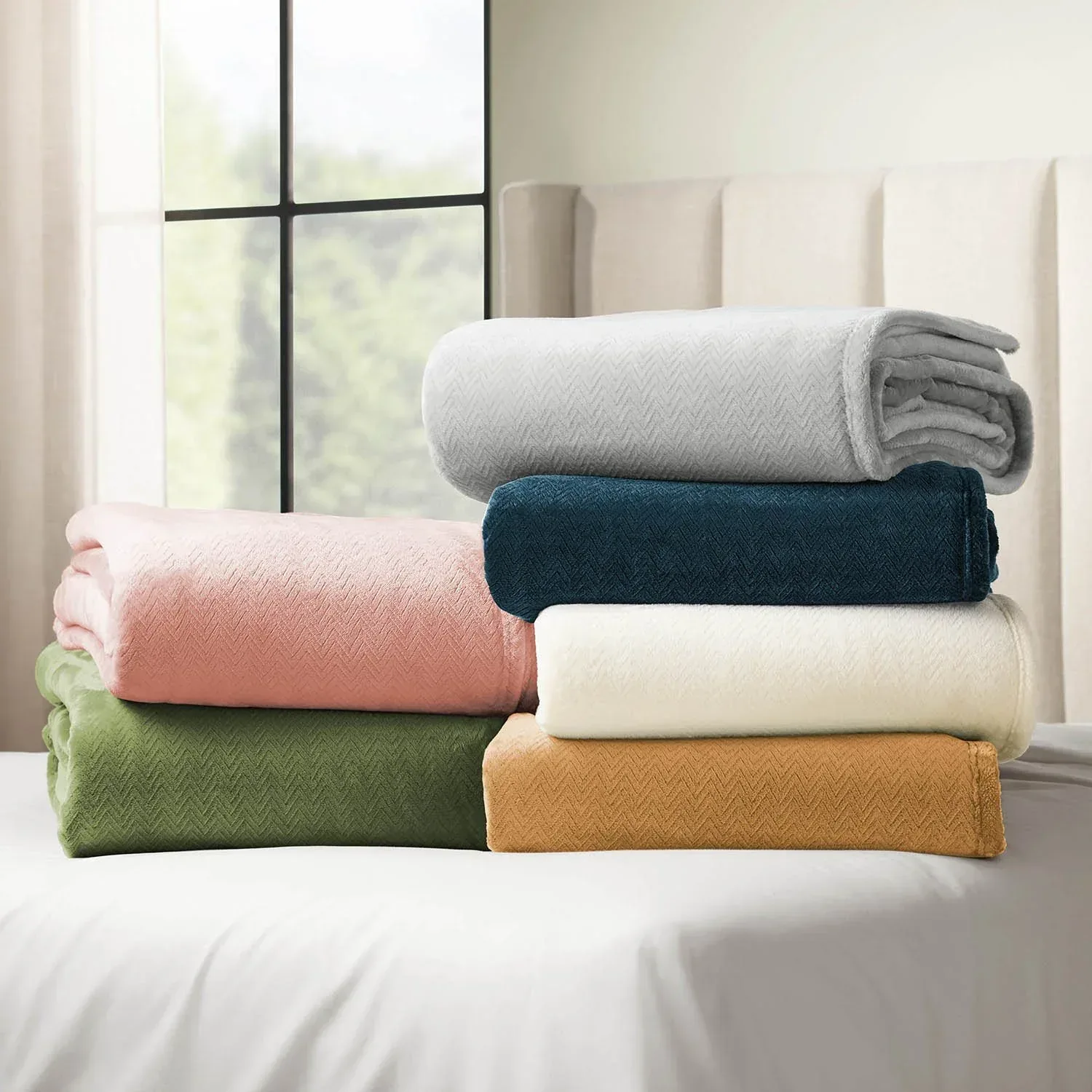 Member's Mark Oversized Cloud Touch Blanket - Image 4