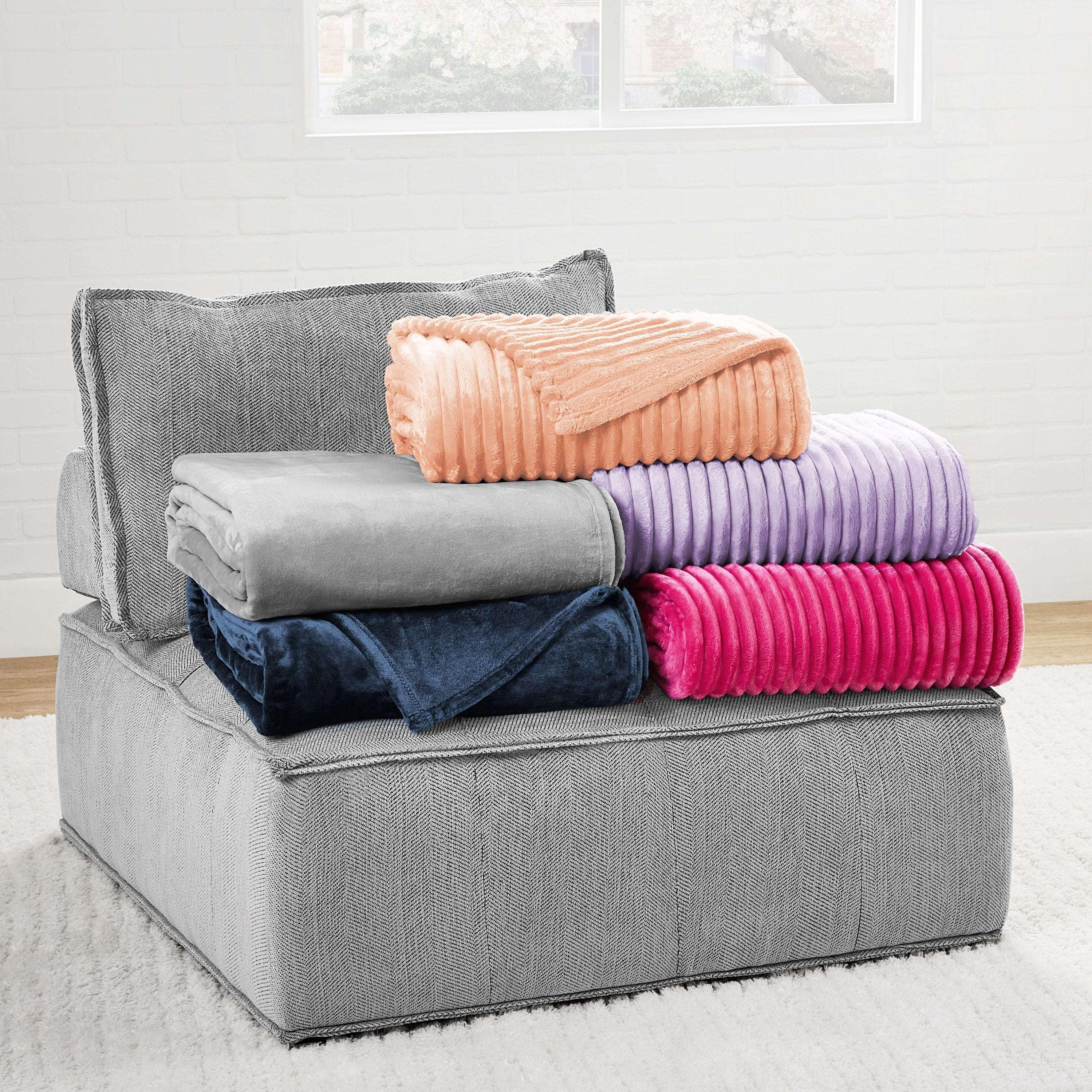 Member's Mark Oversized Plush Blanket, 78" x 92" - Image 15
