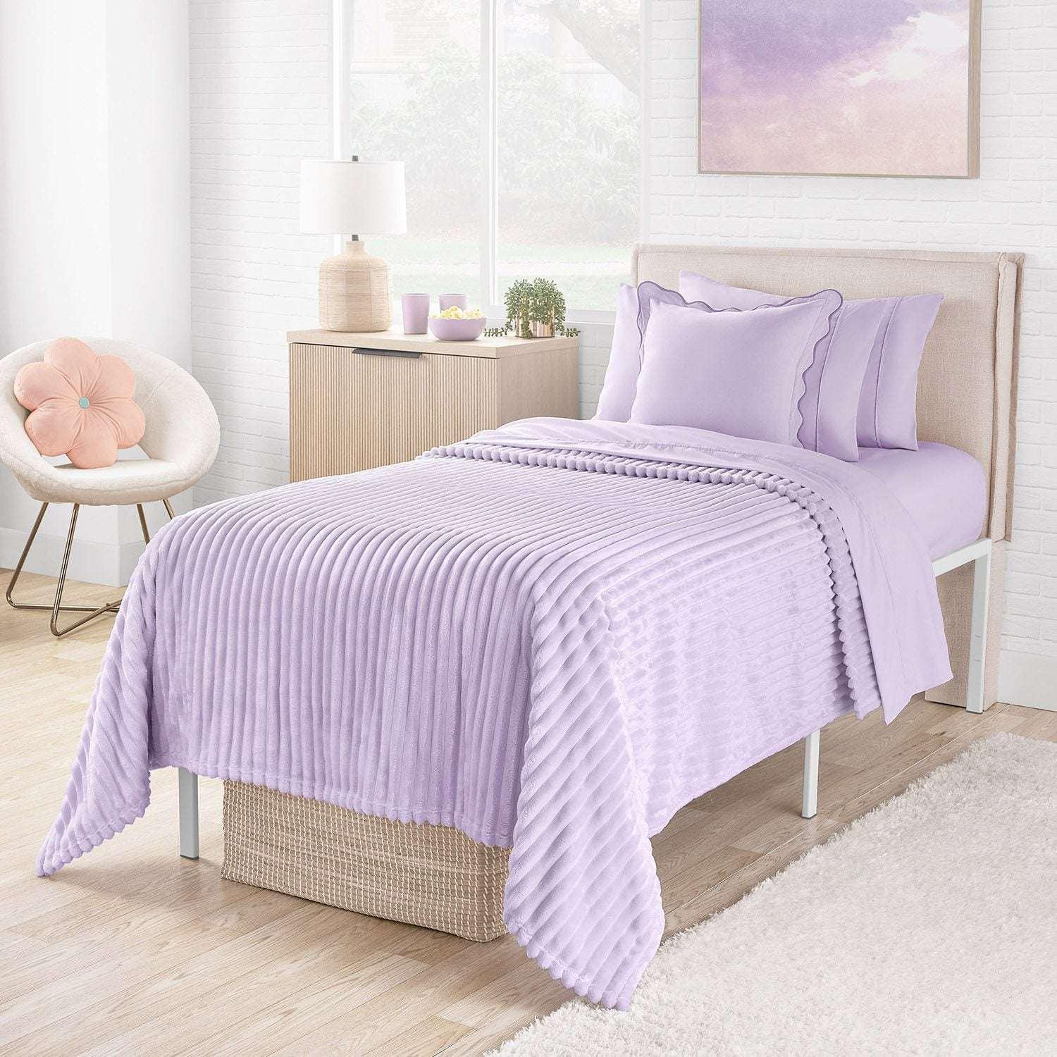 Member's Mark Oversized Plush Blanket, 78" x 92" - Image 16