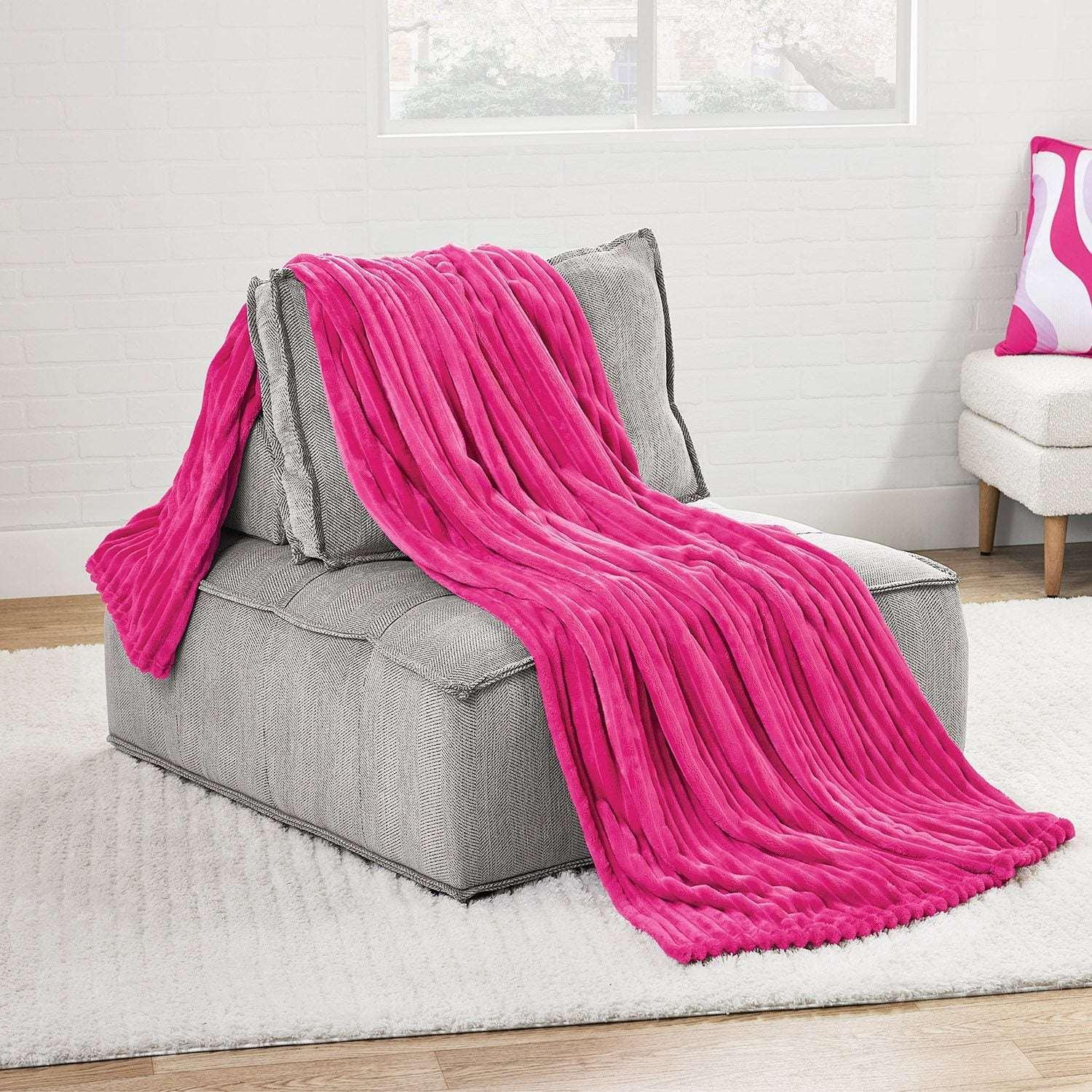 Member's Mark Oversized Plush Blanket, 78" x 92" - Image 18
