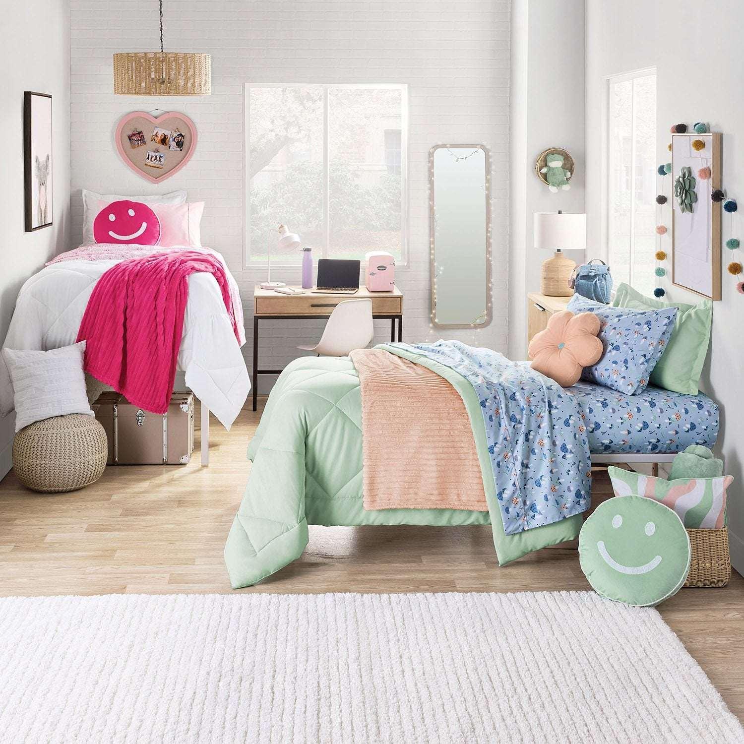 Member's Mark Oversized Plush Blanket, 78" x 92" - Image 7