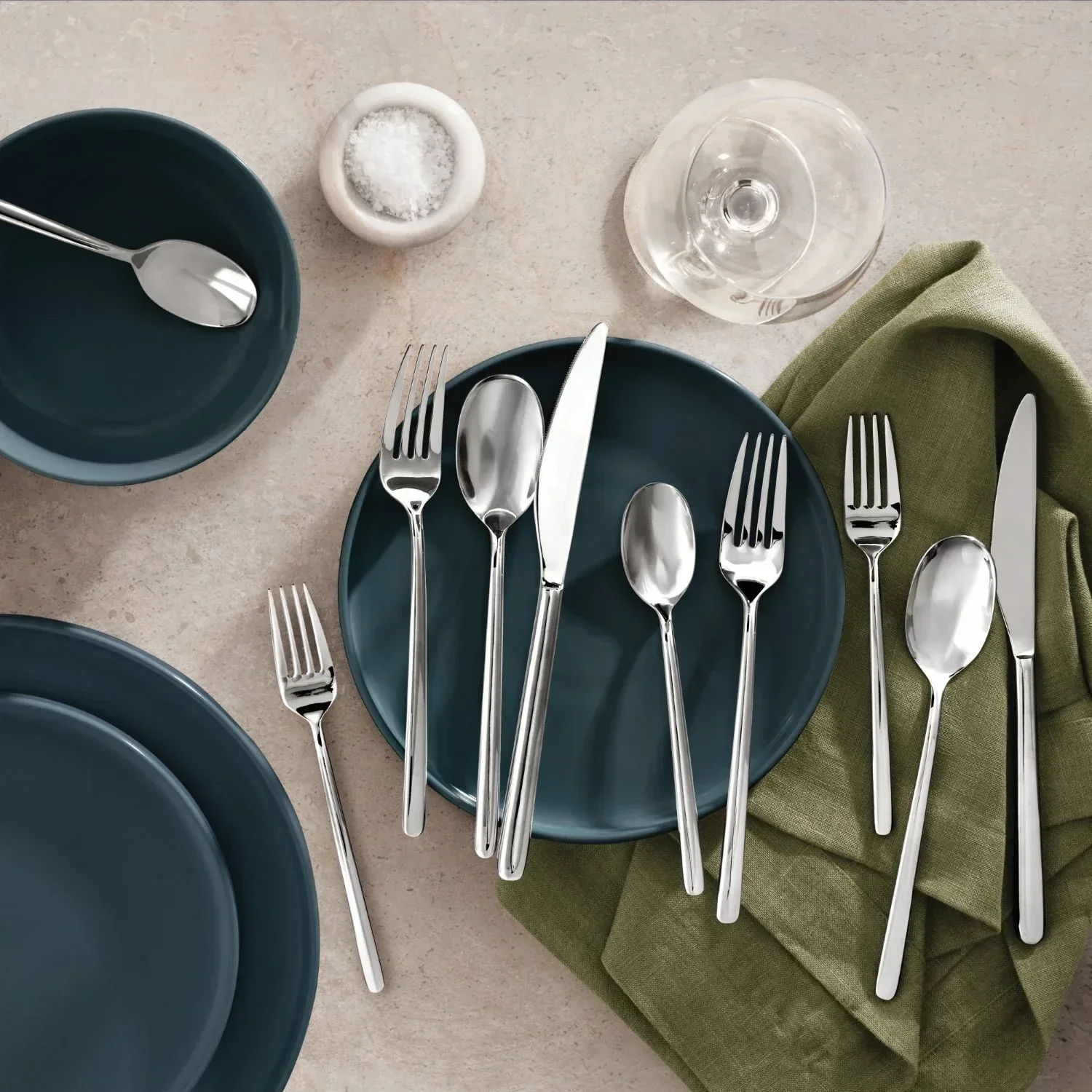 Member's Mark Premium 20-Piece 18/10 Stainless Steel Modern Flatware Set, Assorted Finishes - Image 11