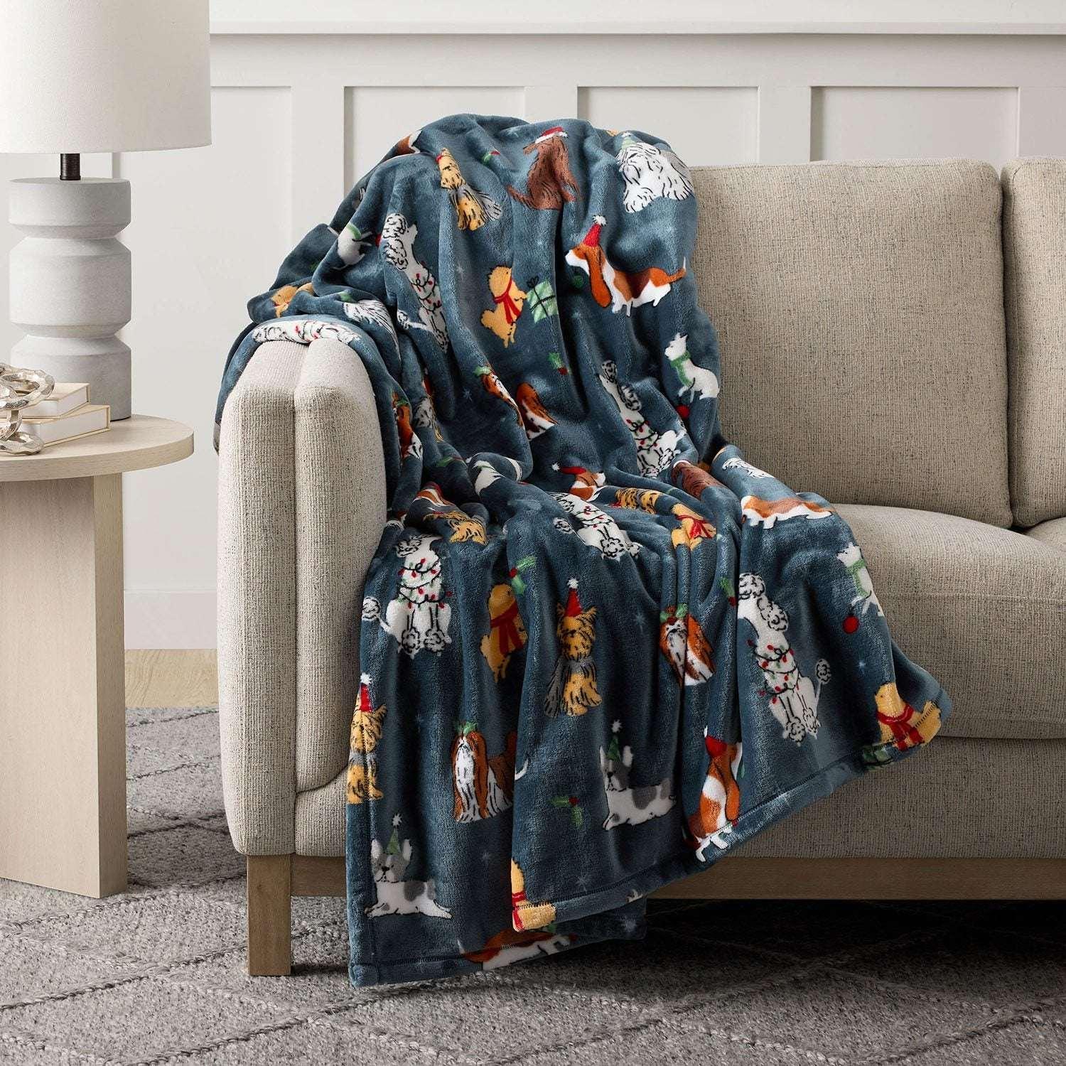 Member's Mark Seasonal Lounge Throw, 60"x70" - Image 10