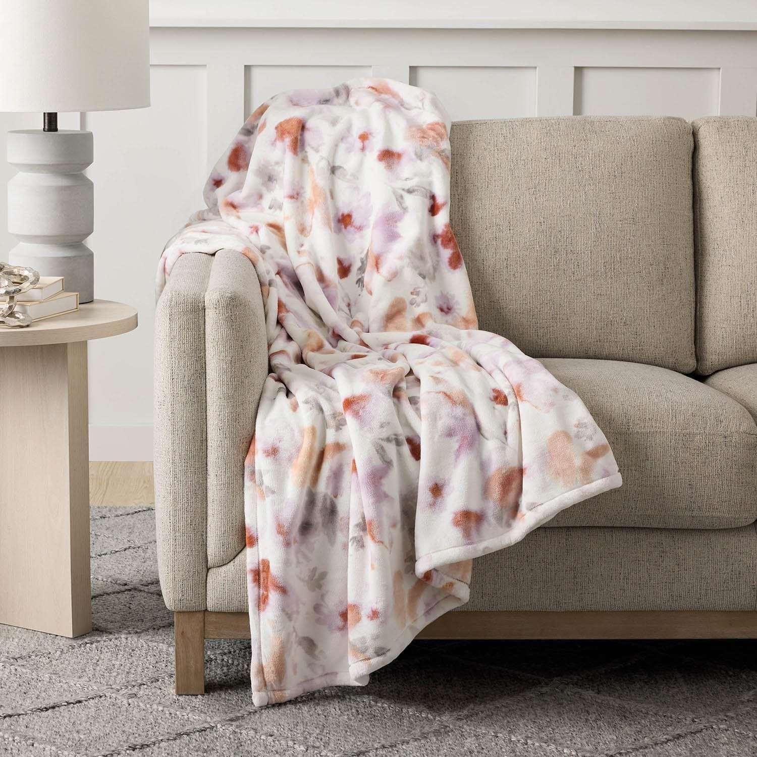Member's Mark Seasonal Lounge Throw, 60"x70" - Image 13