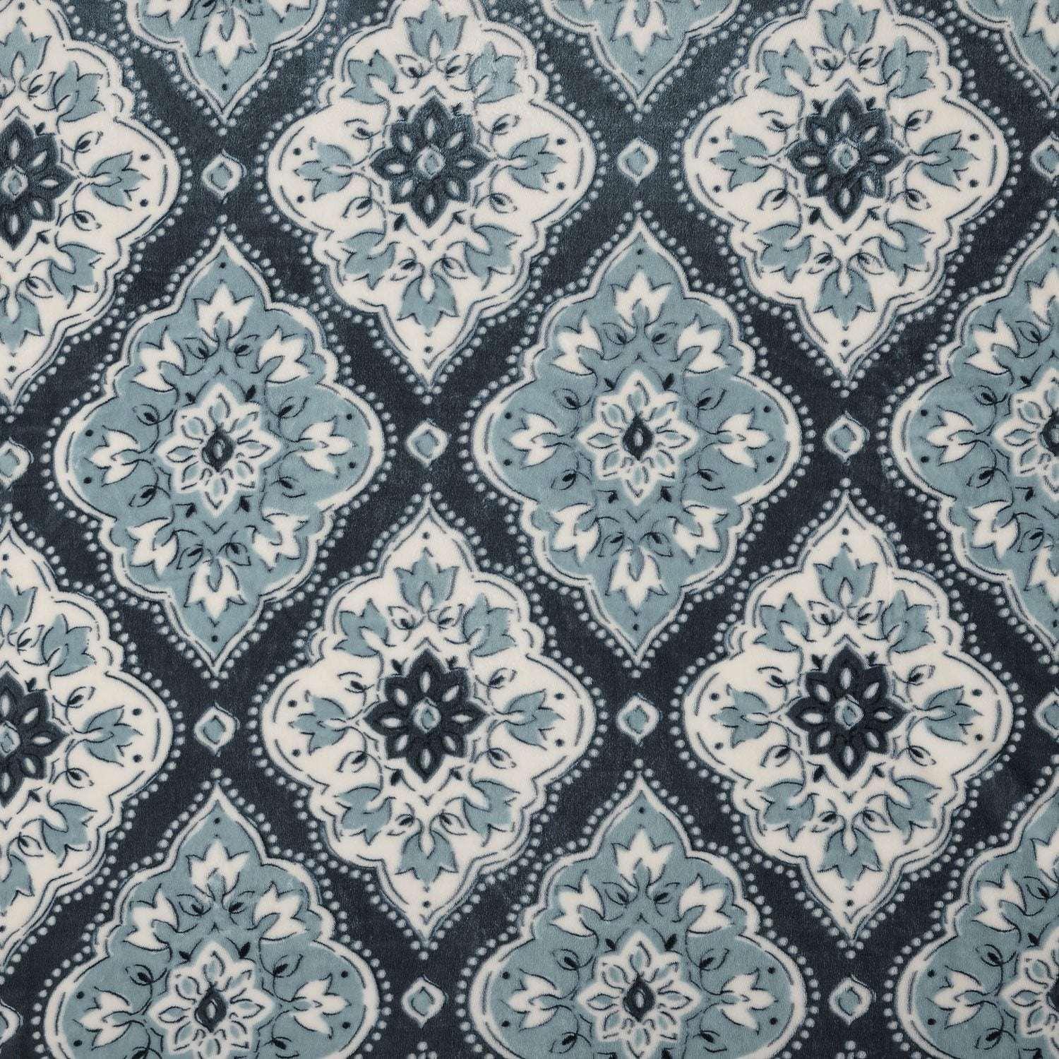 Member's Mark Seasonal Lounge Throw, 60"x70" - Image 17