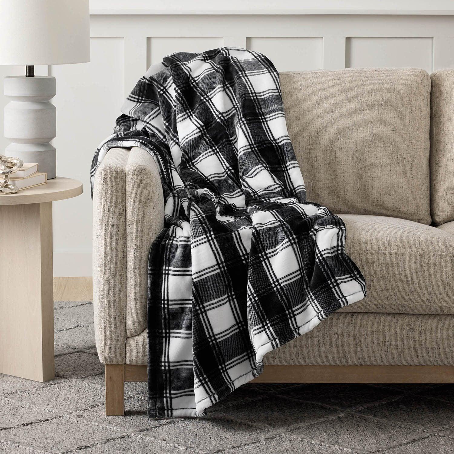 Member's Mark Seasonal Lounge Throw, 60"x70" - Image 22