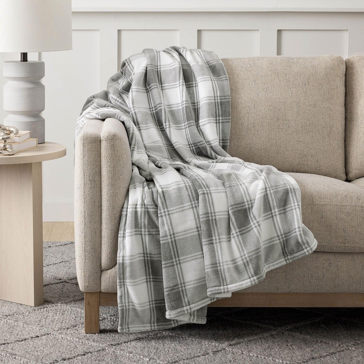 Member's Mark Seasonal Lounge Throw, 60"x70" - Image 25