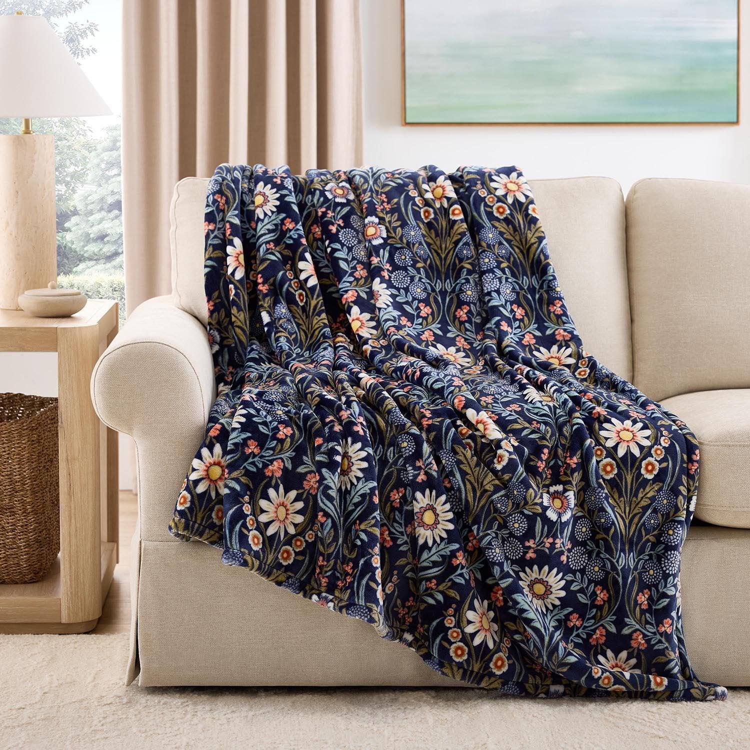 Member's Mark Seasonal Lounge Throw, 60"x70" - Image 43