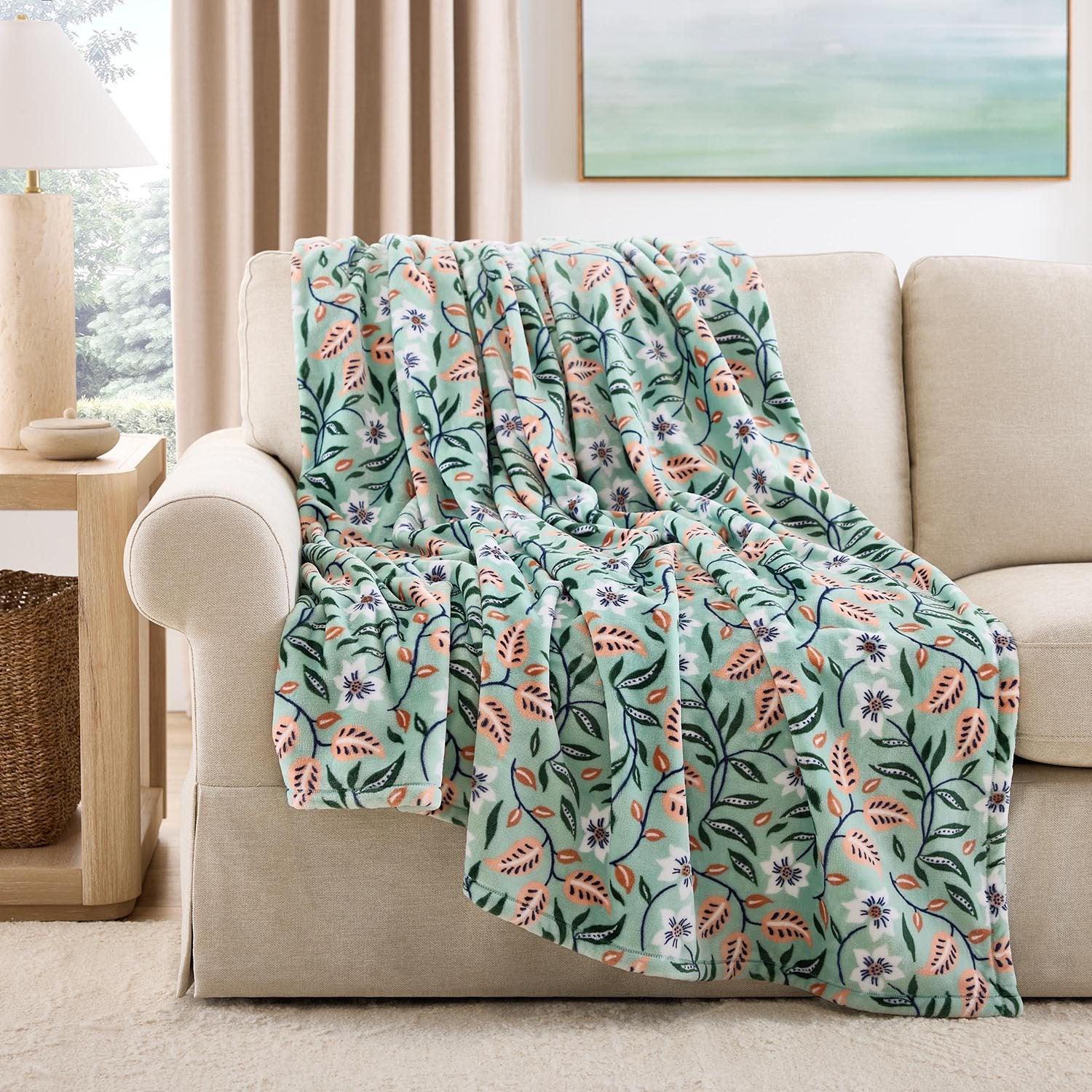Member's Mark Seasonal Lounge Throw, 60"x70" - Image 45