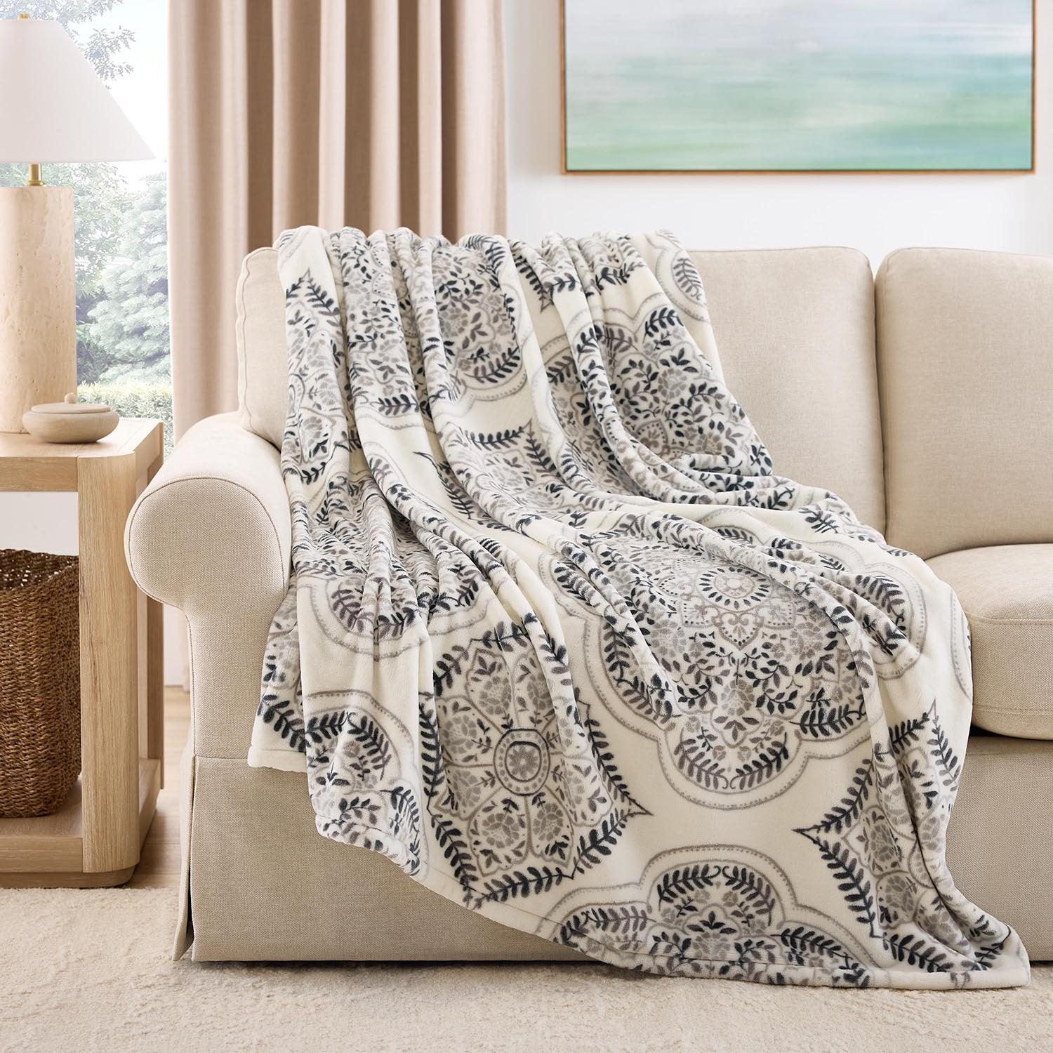 Member's Mark Seasonal Lounge Throw, 60"x70" - Image 49