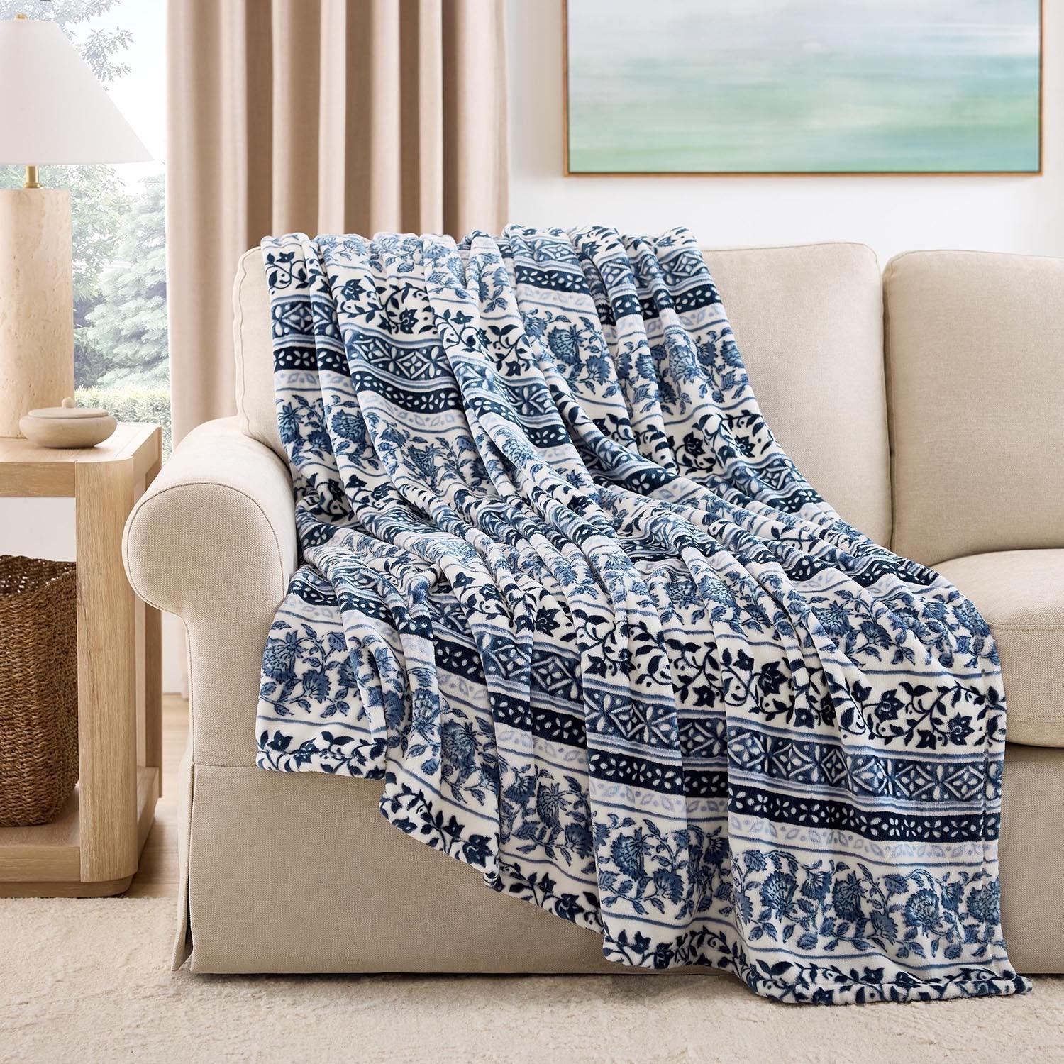 Member's Mark Seasonal Lounge Throw, 60"x70" - Image 57