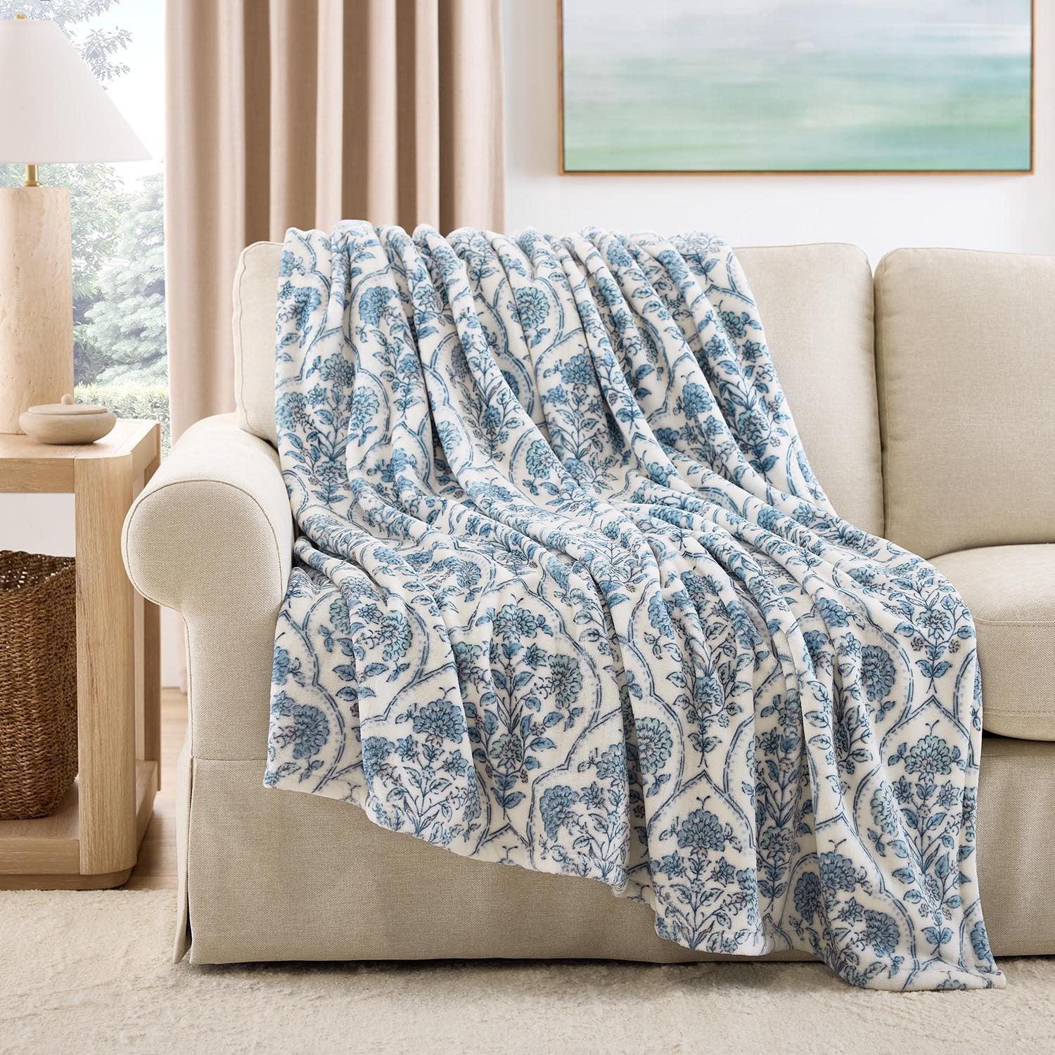 Member's Mark Seasonal Lounge Throw, 60"x70" - Image 62