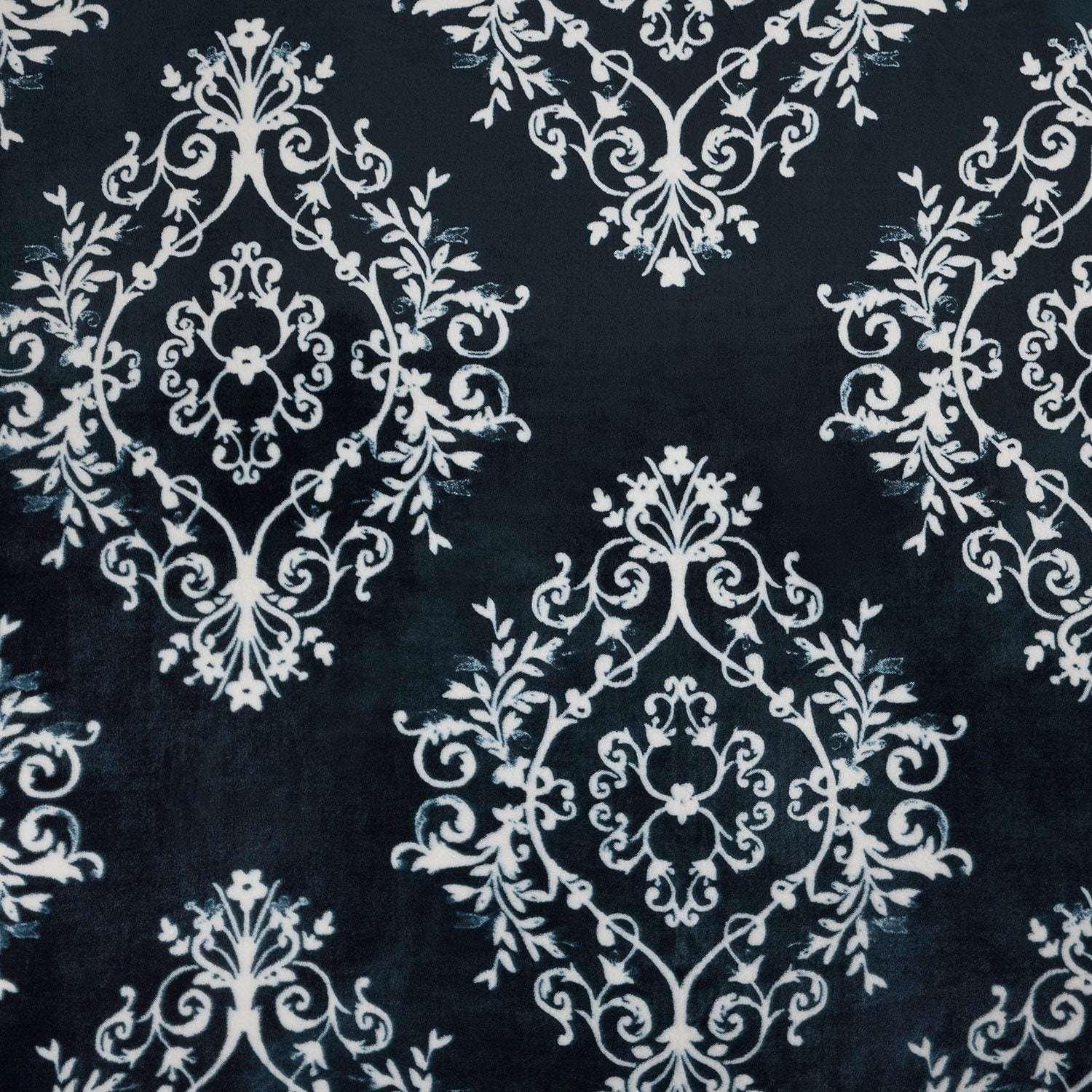 Member's Mark Seasonal Lounge Throw, 60"x70" - Image 8