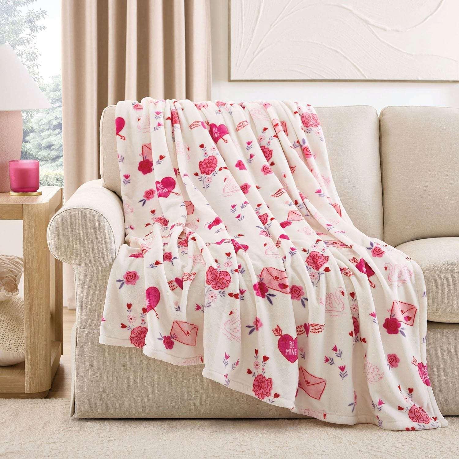 Member's Mark Valentine's Day Lounge Throw - Image 17