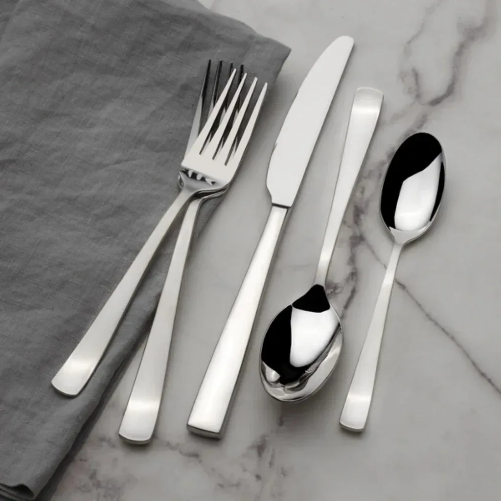 Mikasa Satin Barrett 20-piece Flatware Set - Image 4