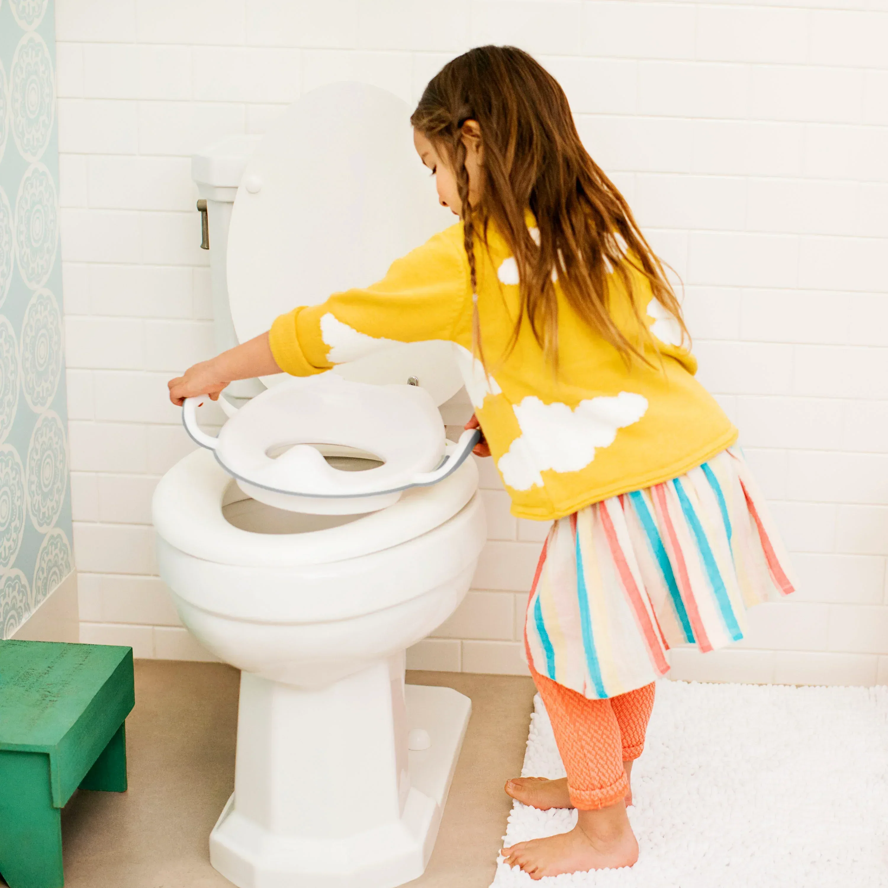 Munchkin® Sturdy™ Toddler Potty Seat, Built-in Handles, Gray, Unisex - Image 3