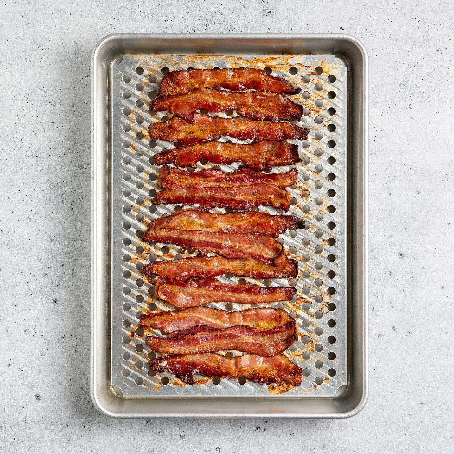 Nordic Ware 3-Piece Crisping and Roasting Set with Lid - Image 3