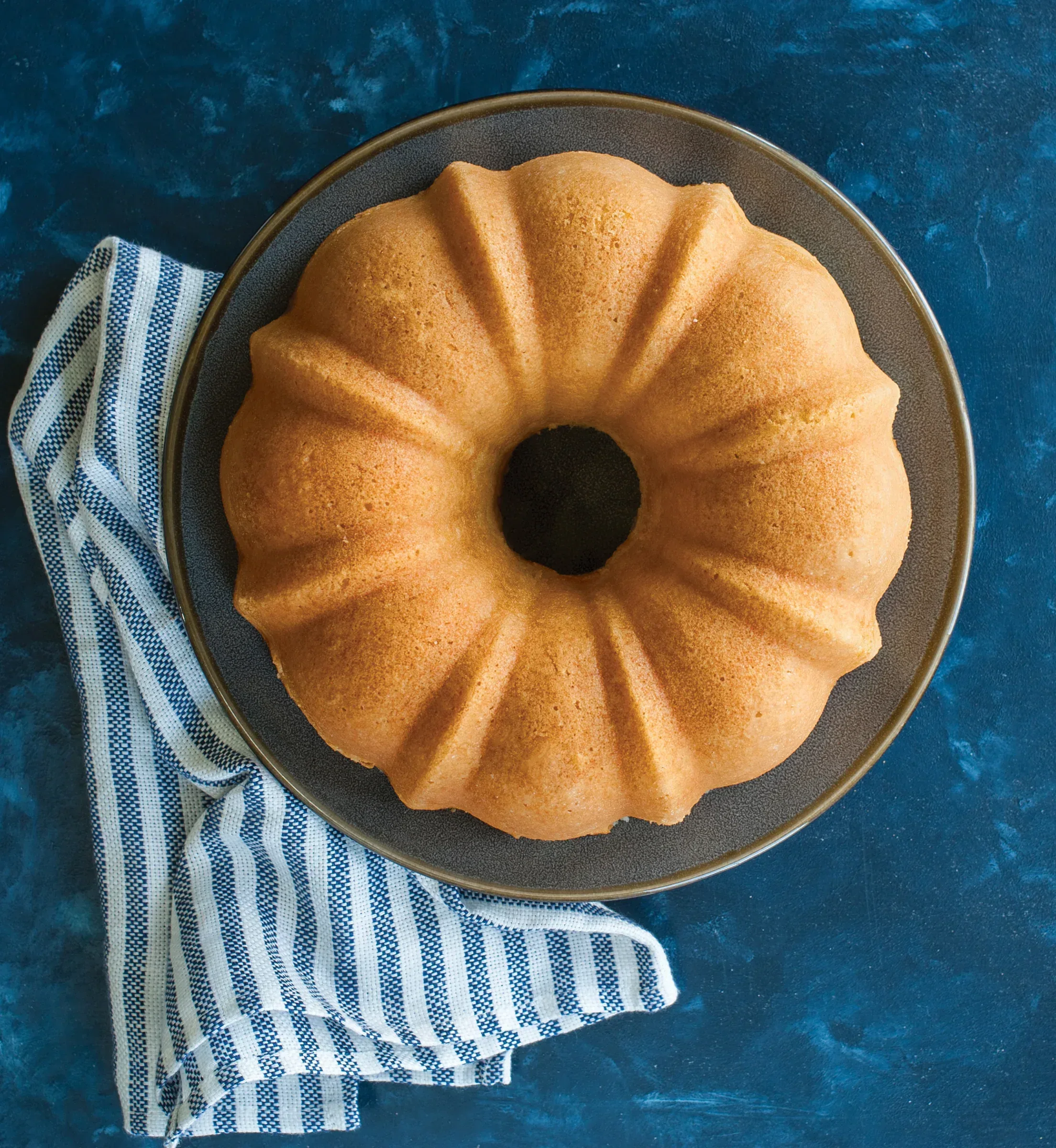 Nordic Ware Proform 12 Cup Nonstick Formed Aluminum Bundt Cake Pan - Image 7