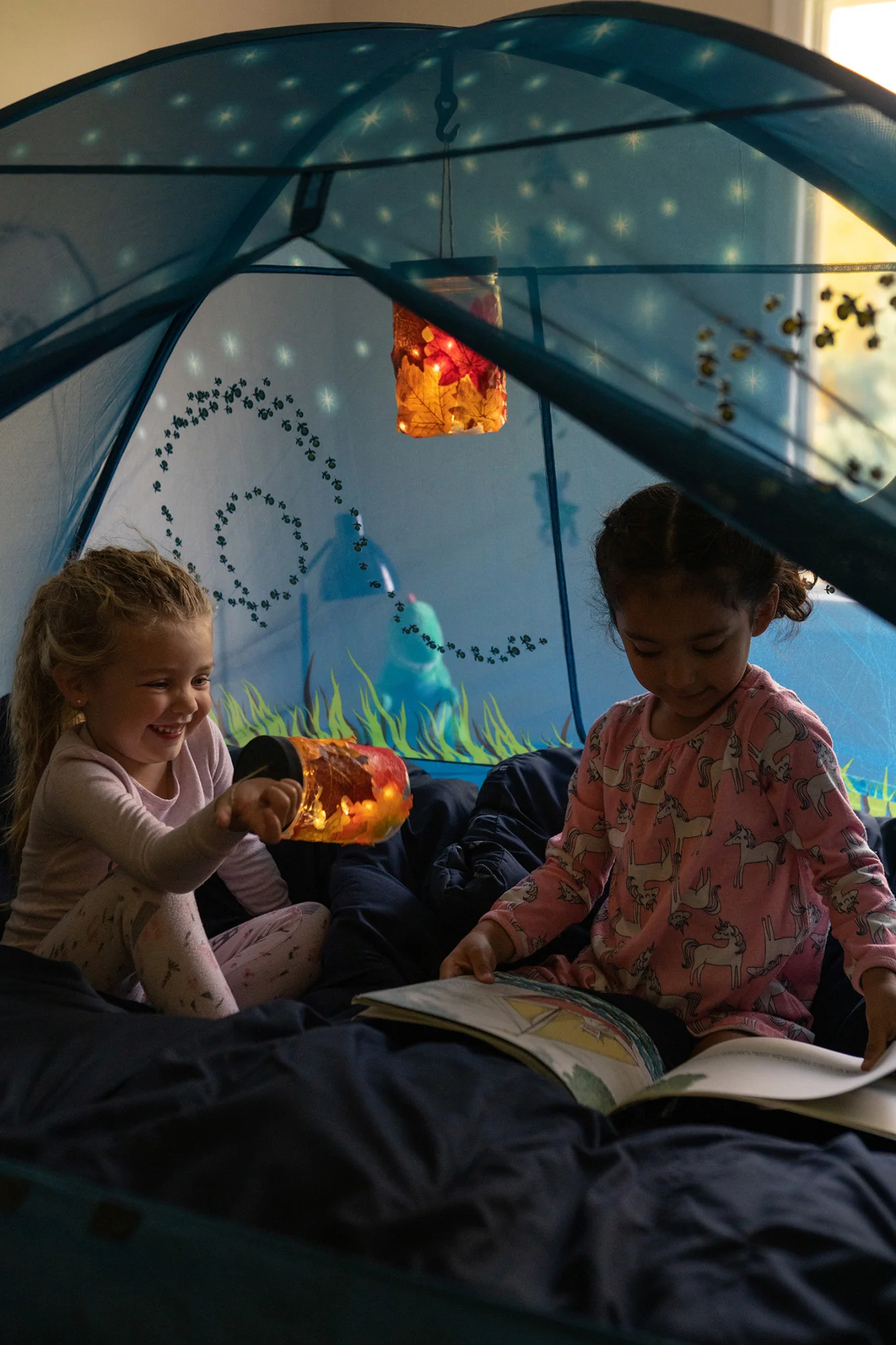 Pacific Play Tents Glow in The Dark Firefly Bed Tent, Child - Image 3