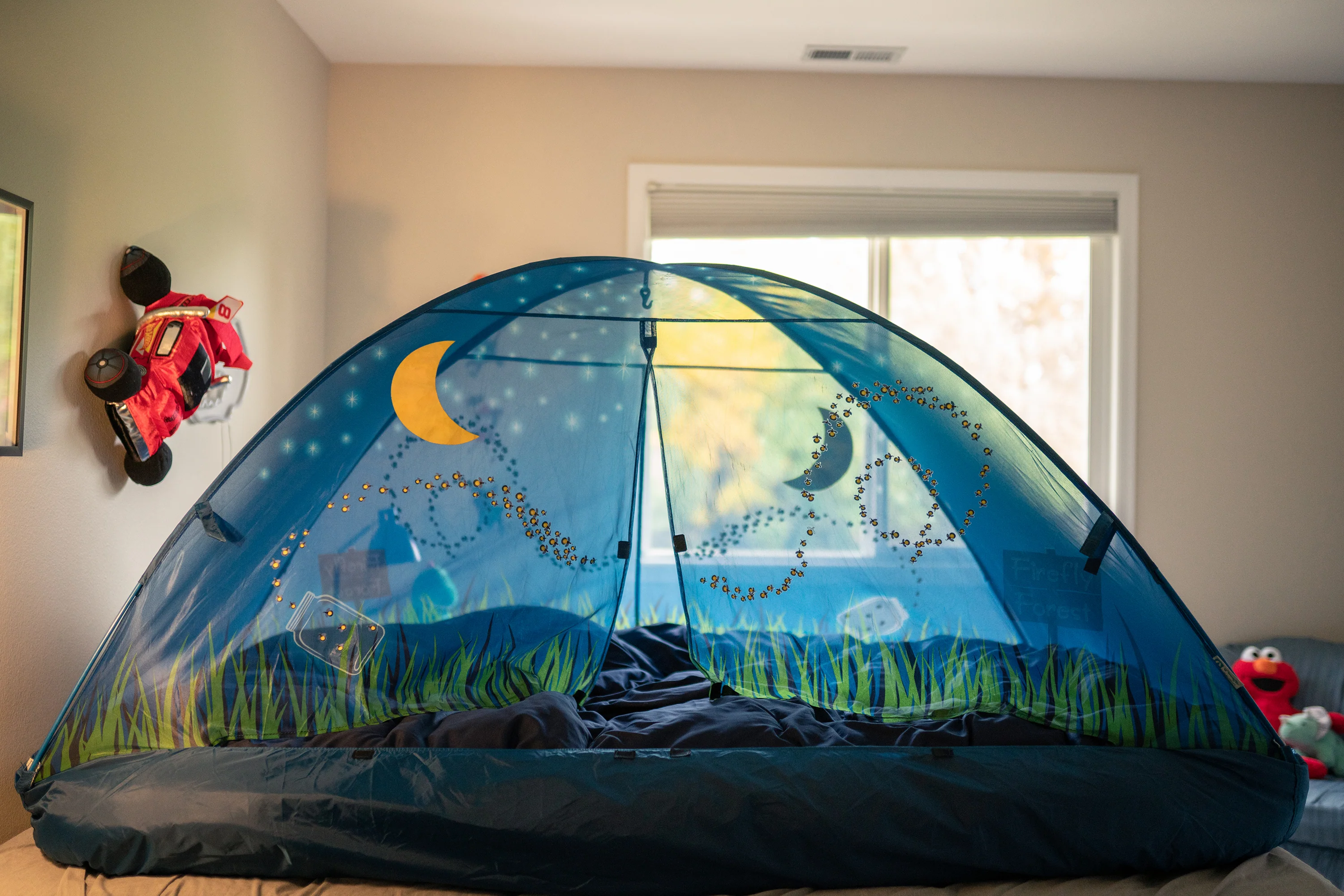 Pacific Play Tents Glow in The Dark Firefly Bed Tent, Child - Image 6