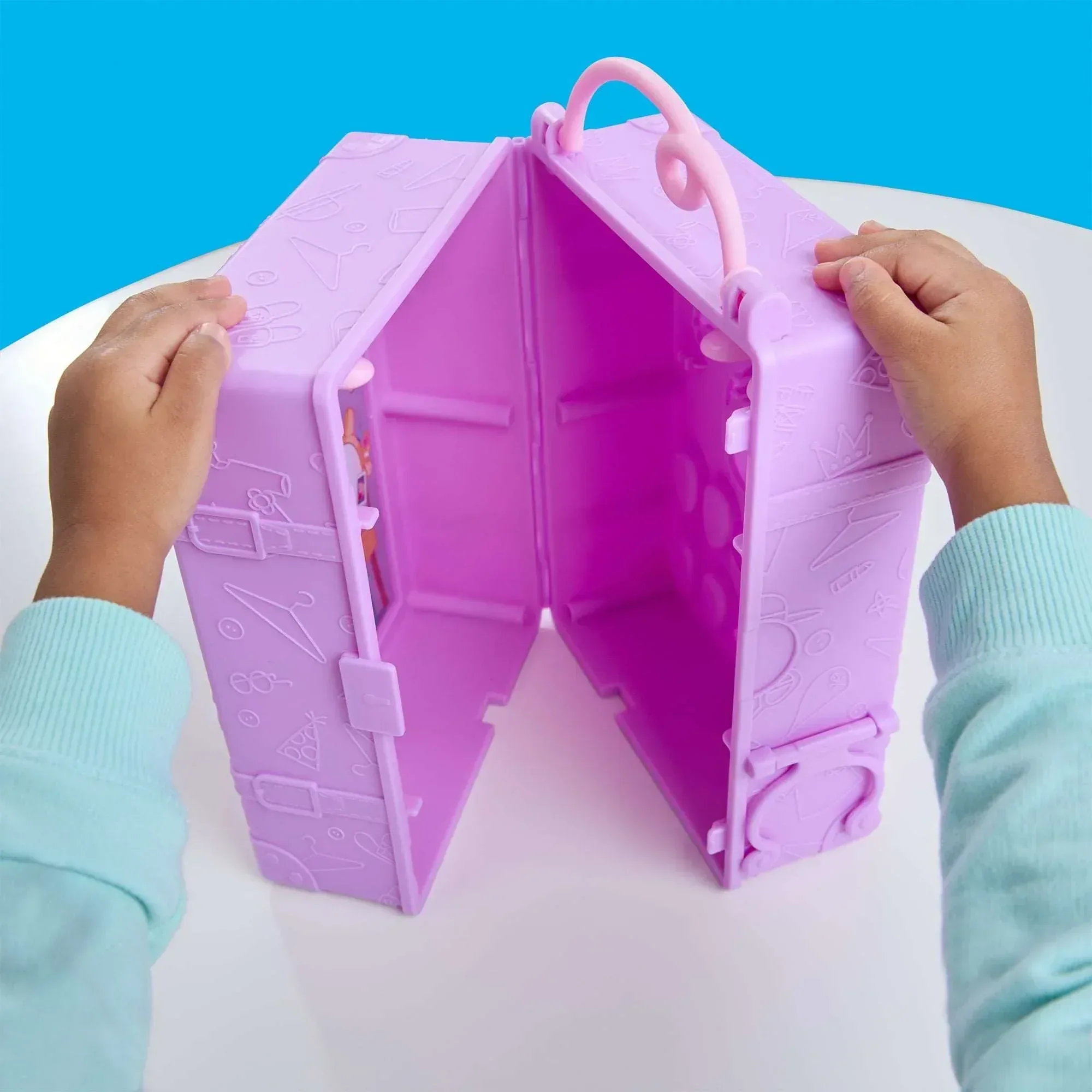 Peppa Pig Dress-Up Wardrobe Playset with 6-Inch Doll and 14 Accessories - Image 9