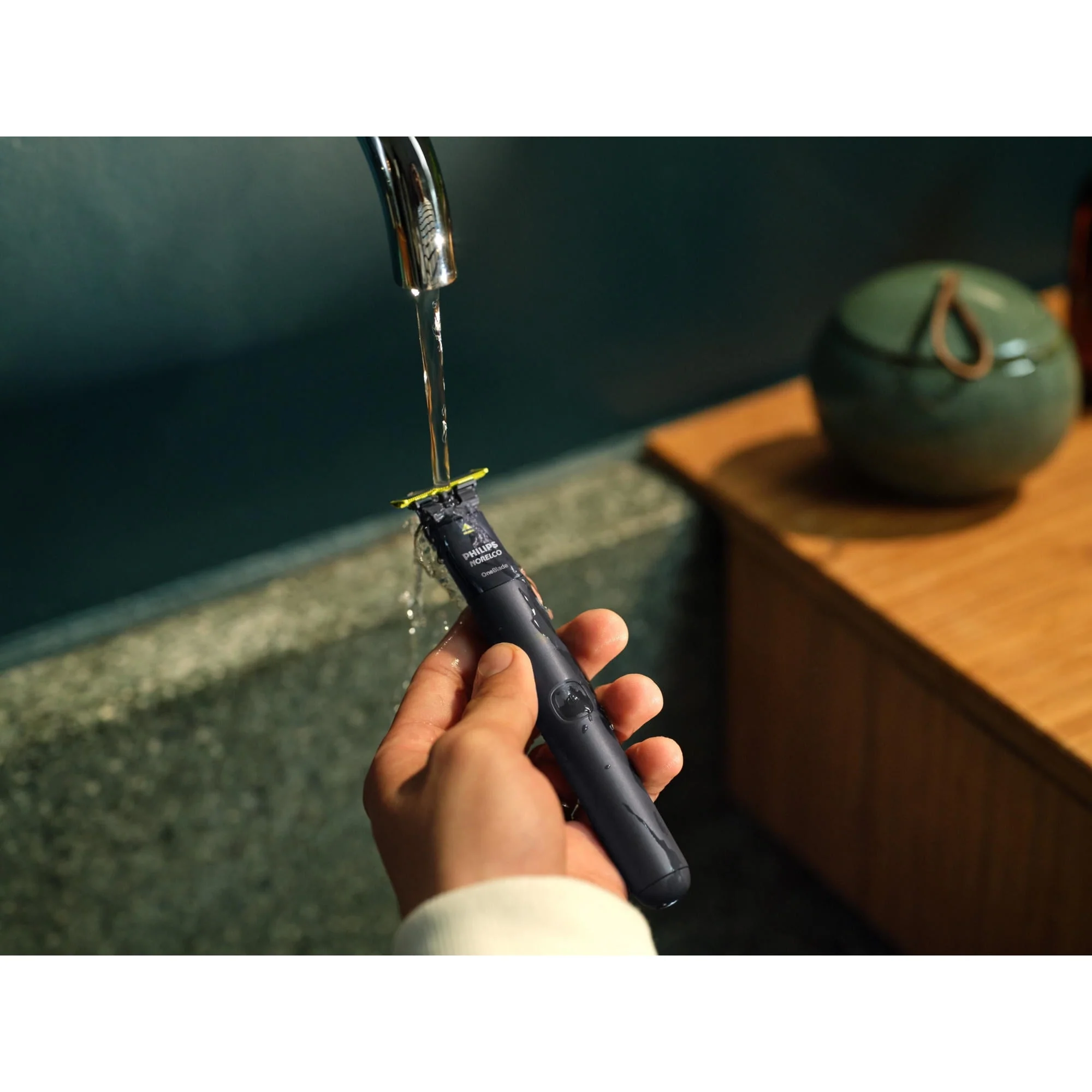 Philips Norelco Oneblade Original Face, Powered Electric Shaver and Trimmer, QP1424/70 - Image 9