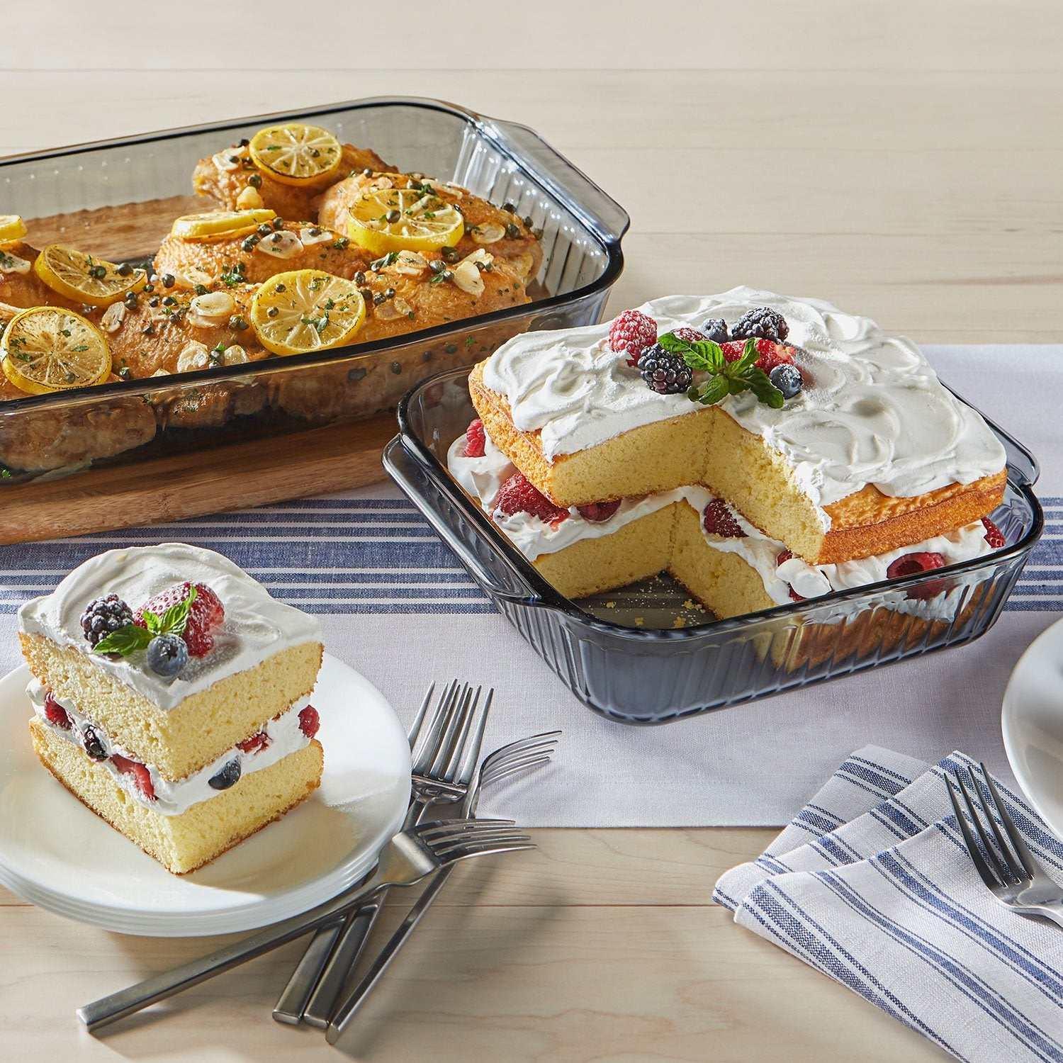 Pyrex Sculpted Tinted 4-Piece Glass Baking Dish Set with Airtight Lids - Image 6