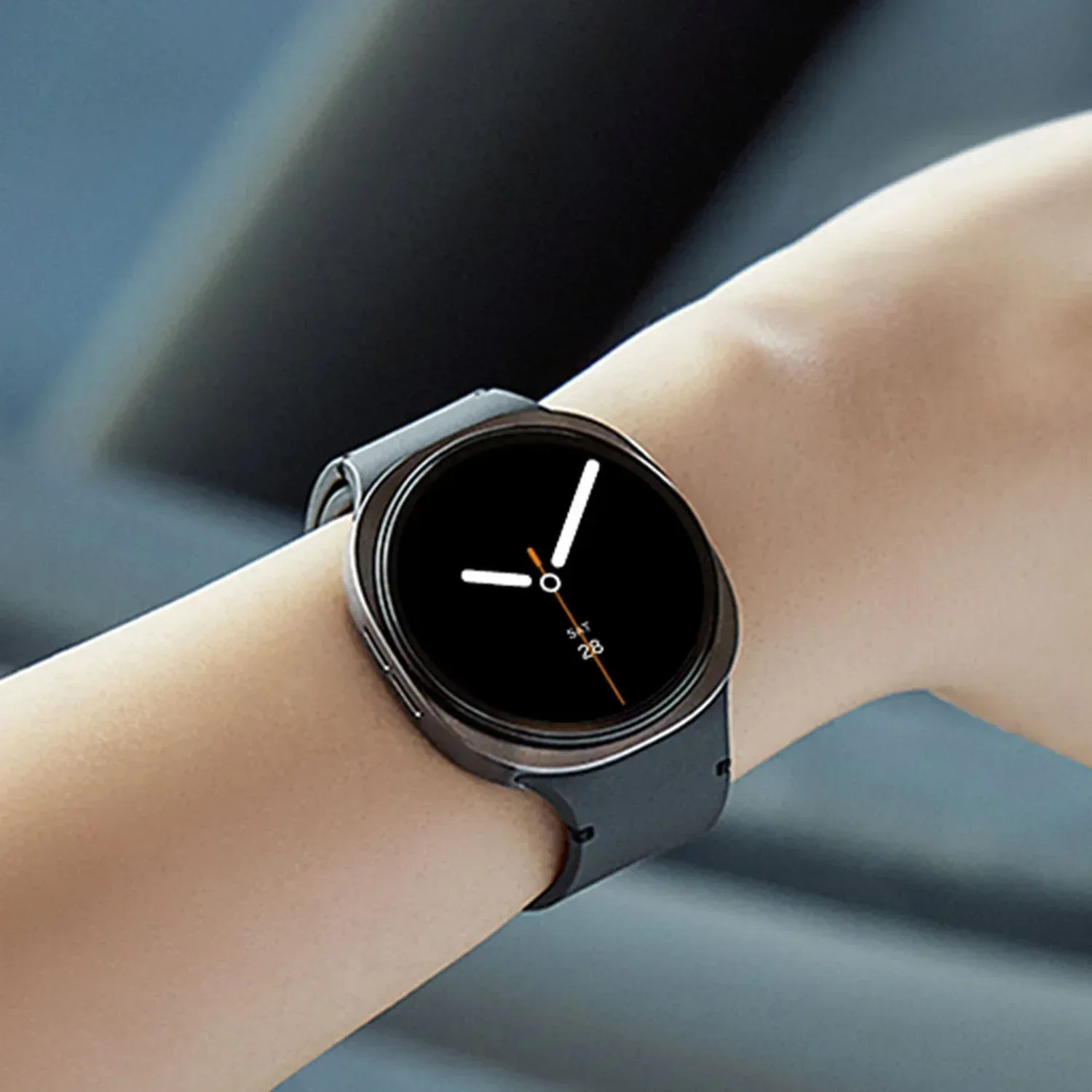 Samsung Galaxy Watch8 40mm Smartwatch with Two Wireless Fast Chargers - Image 3