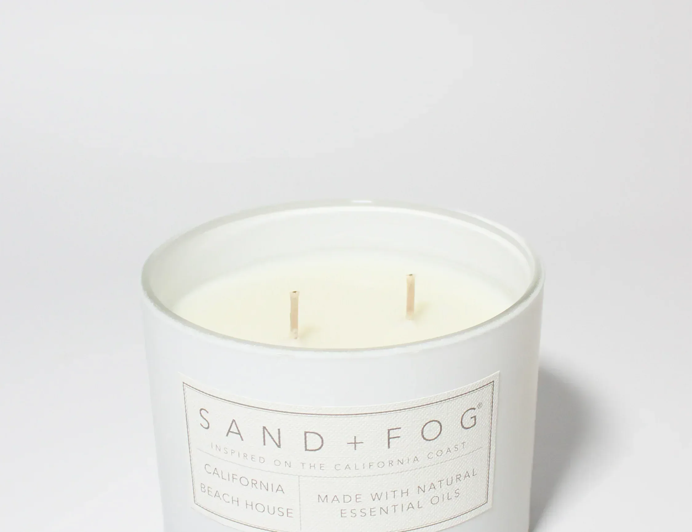 Sand + Fog 34oz Cocktail Candle with Rubber Wood Lid - Image 2
