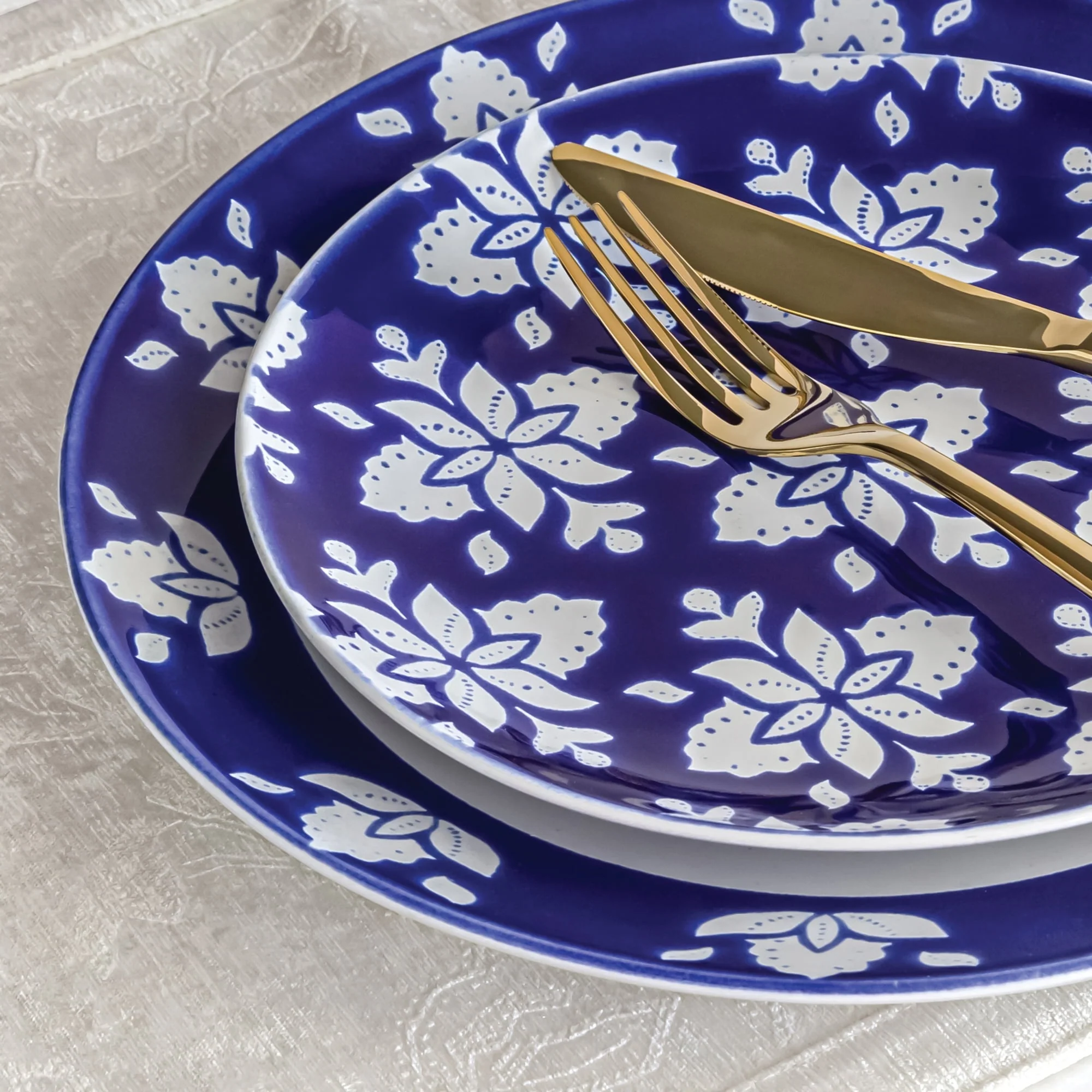 Sofia Home 4 Pack Indigo Round Stoneware Dinner Plates by Sofia Vergara - Image 5
