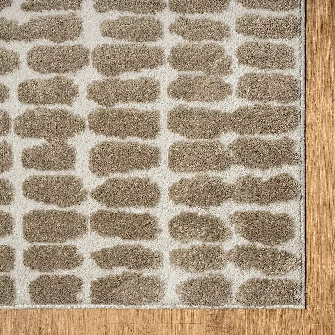 Tahari Freya 6' x 9' Area Rug (Select Color) - Image 3