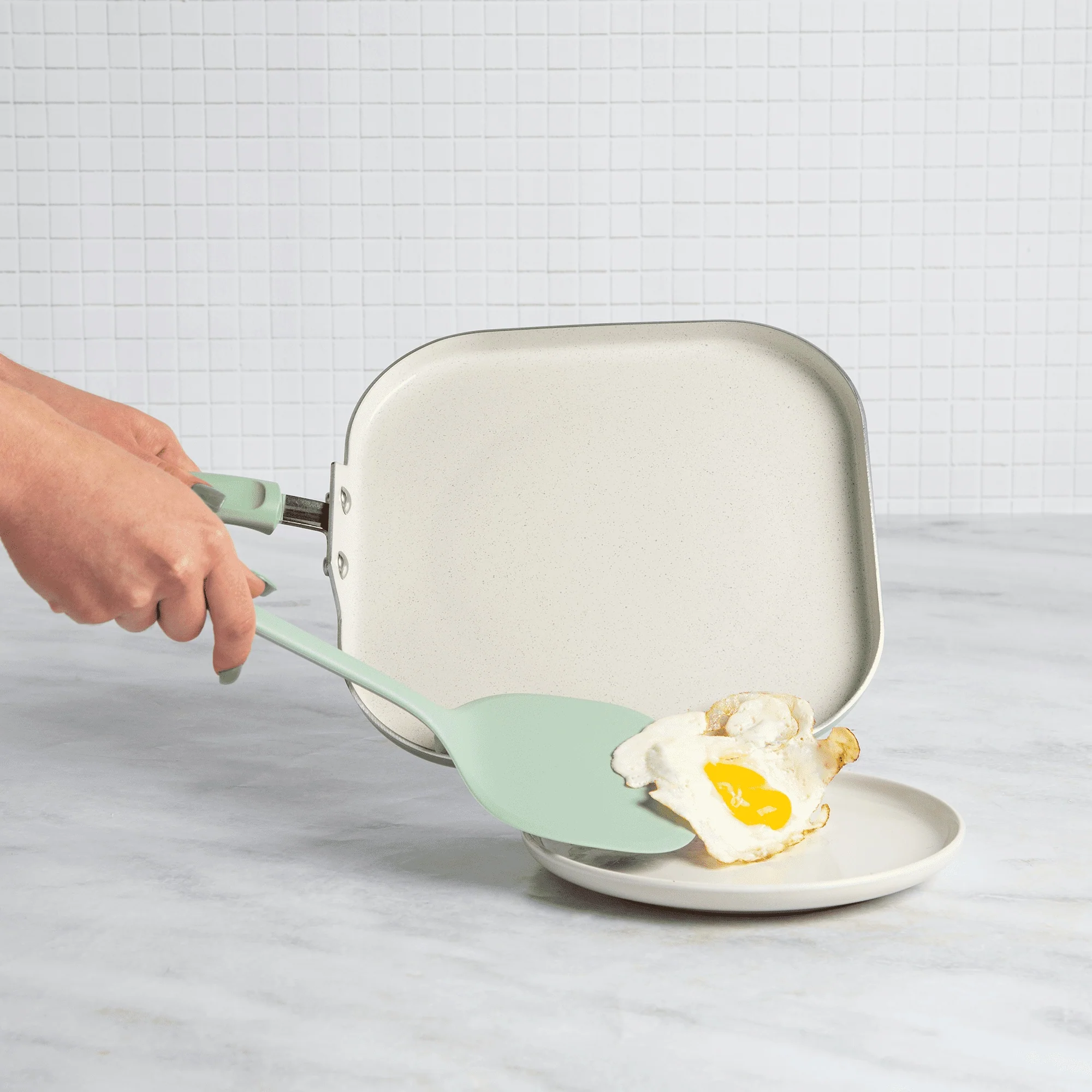 Tasty 10 in. Square Non-Stick Aluminum Griddle Pan - Image 4