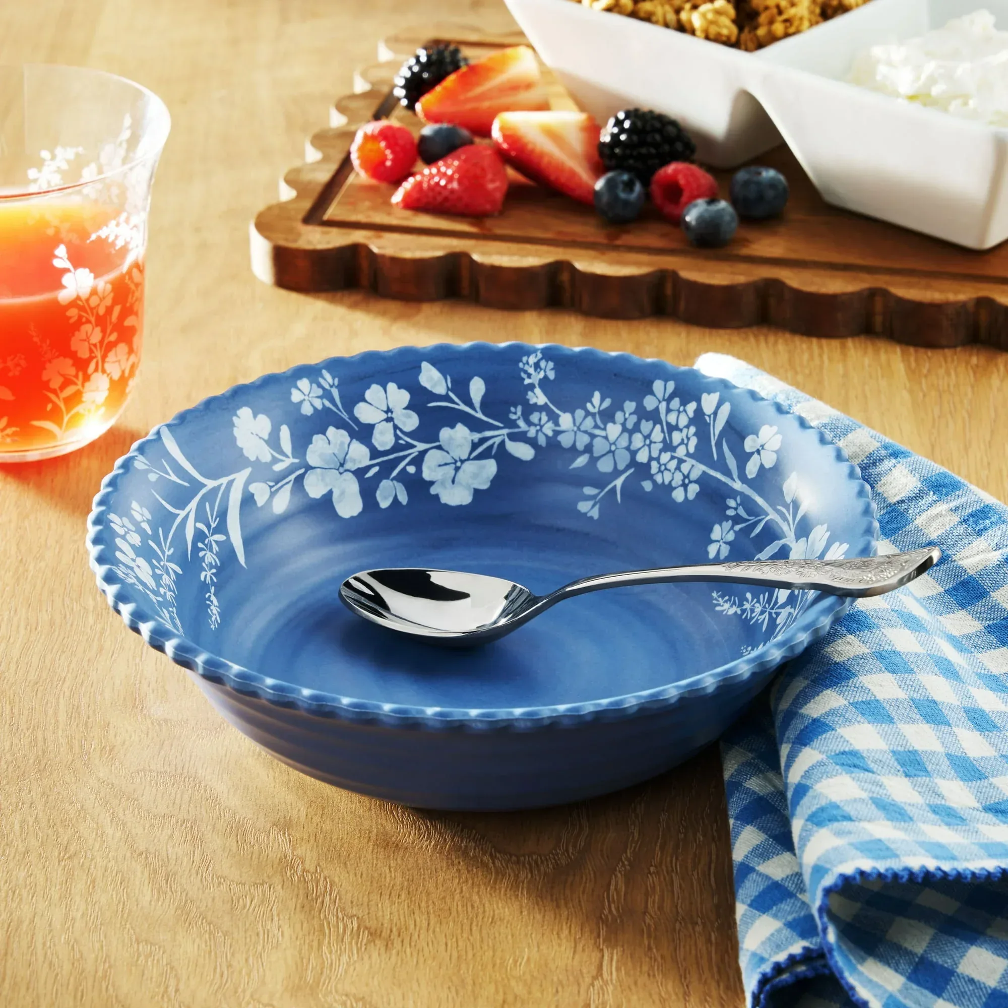 The Pioneer Woman 12-Piece Daisy Bamboo Melamine Dinnerware Set - Image 3