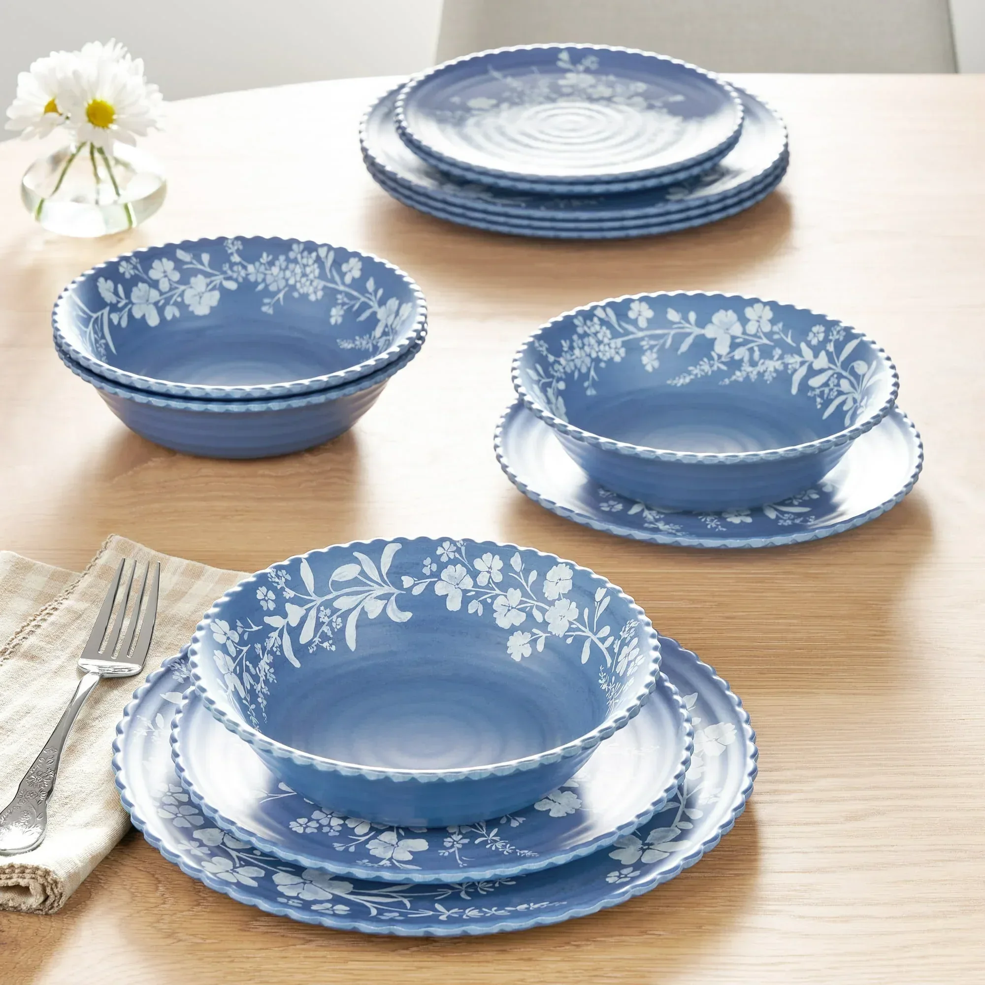 The Pioneer Woman 12-Piece Daisy Bamboo Melamine Dinnerware Set - Image 4