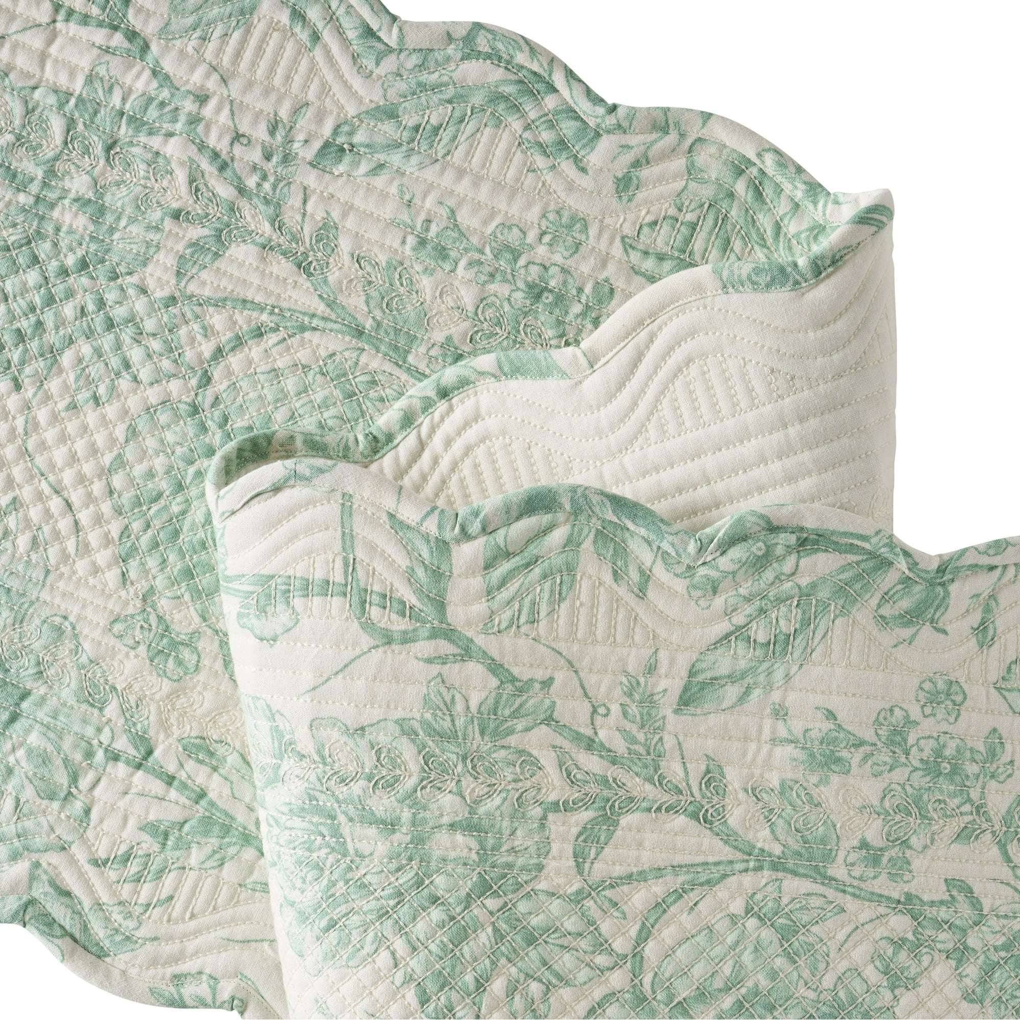 The Pioneer Woman Agatha Quilted Fabric Table Runner, Green & White, 14" x 90" - Image 3