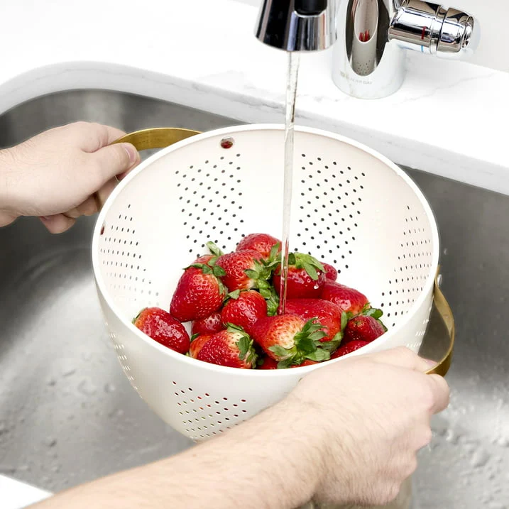 Thyme & Table Cream and Gold Colander - Image 4