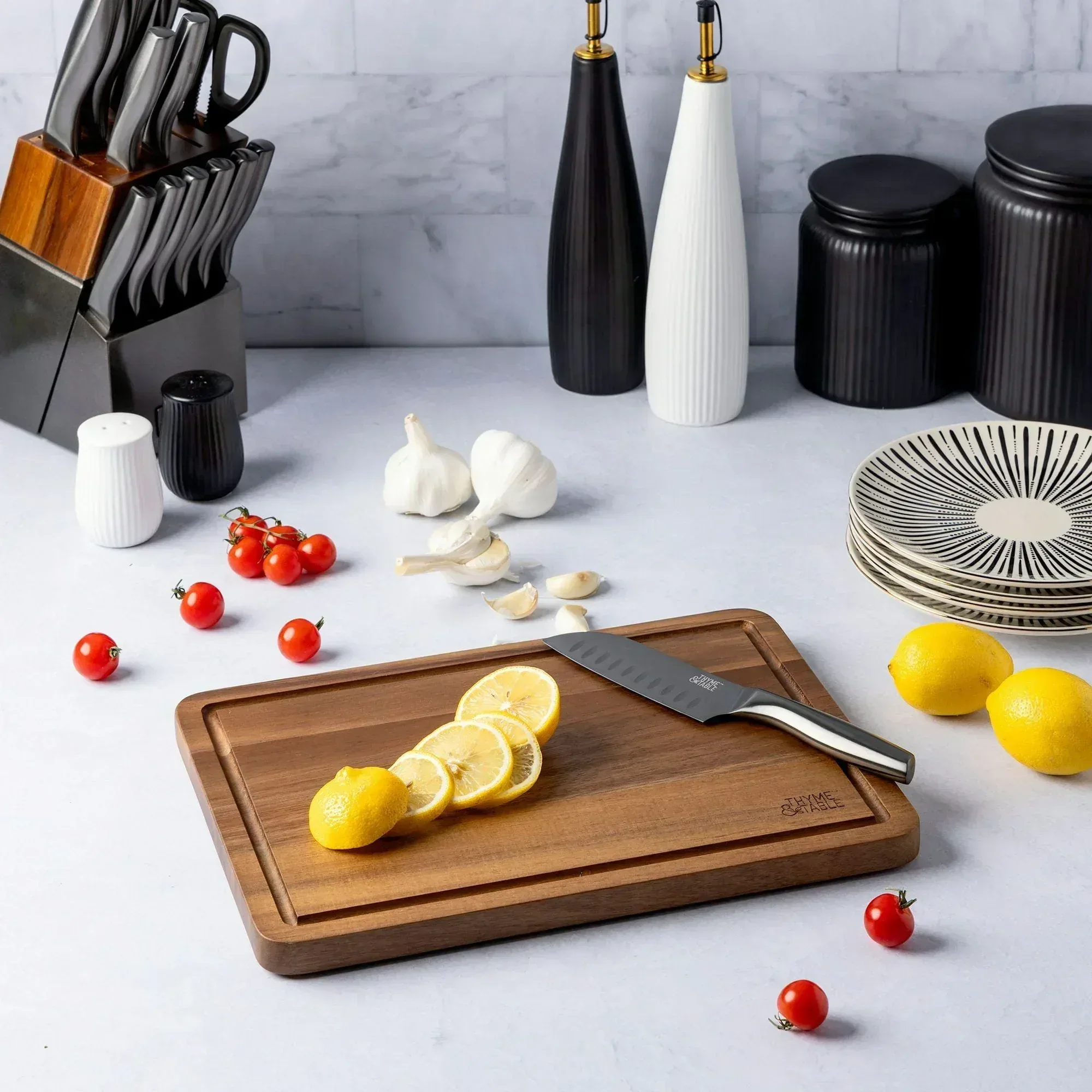Thyme & Table Large 12"x18" Acacia Wood Cutting Board with Triangle Shaped Anti-Slip Grips - Image 4