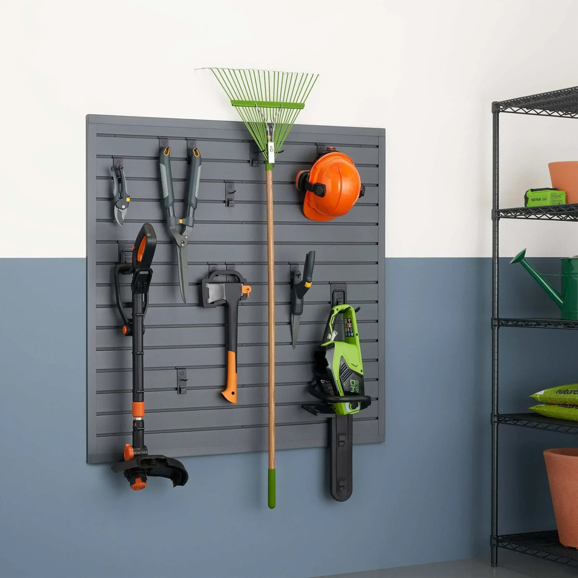TRINITY 16 Sq Ft Modular Slatwall 13-piece Accessory Set