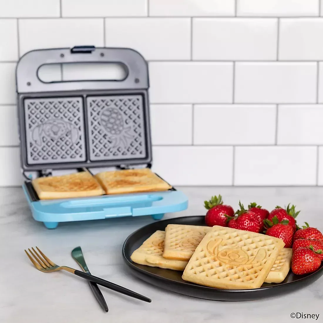 Uncanny Brands Disney Lilo and Stitch Waffle Maker - Image 2