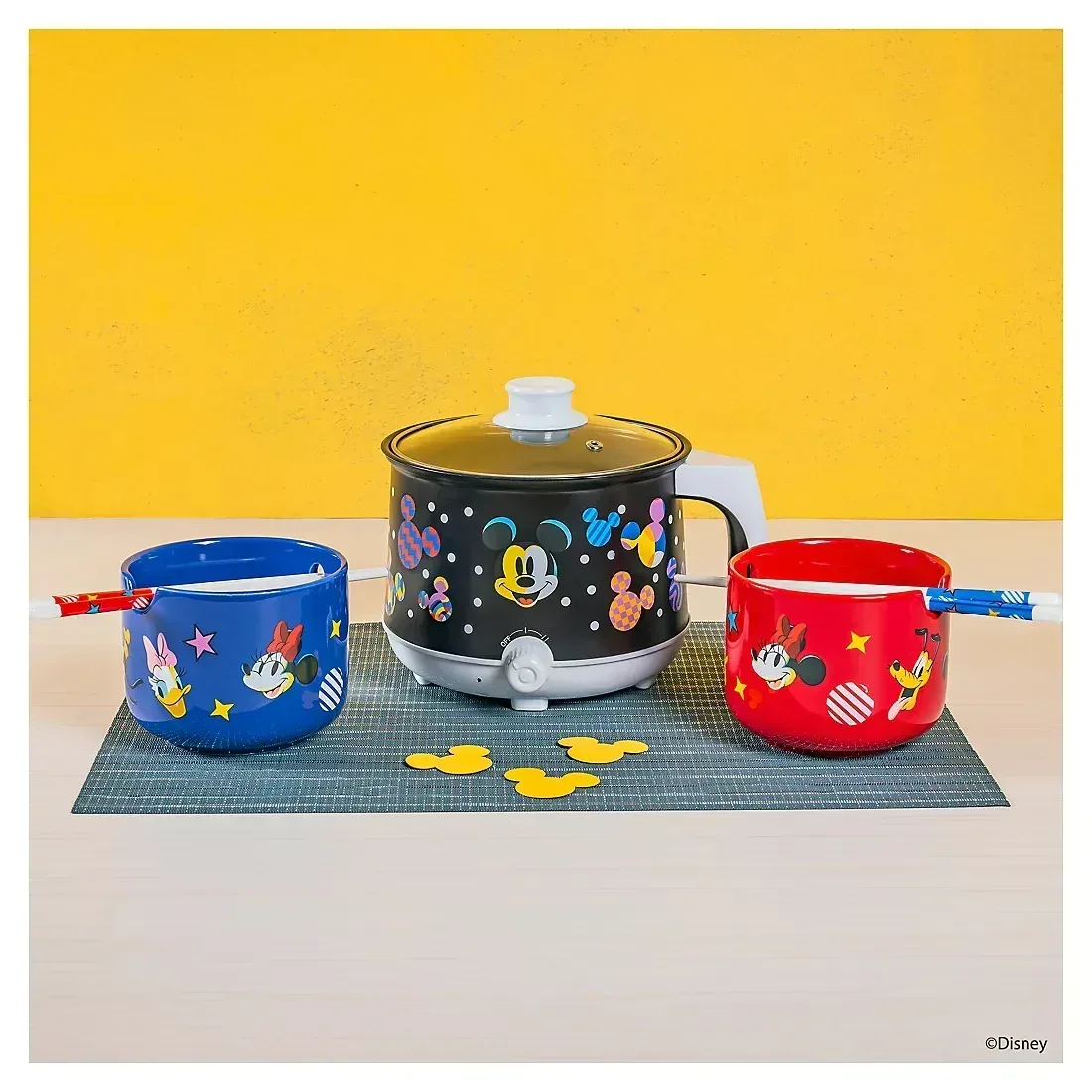 Uncanny Brands Disney Mickey Mouse Hot Pot with Ramen Bowls - Image 3
