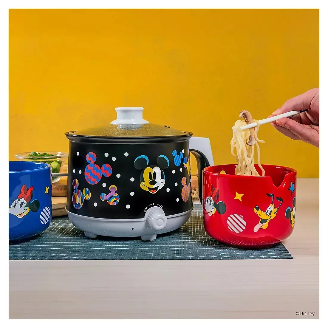Uncanny Brands Disney Mickey Mouse Hot Pot with Ramen Bowls - Image 4