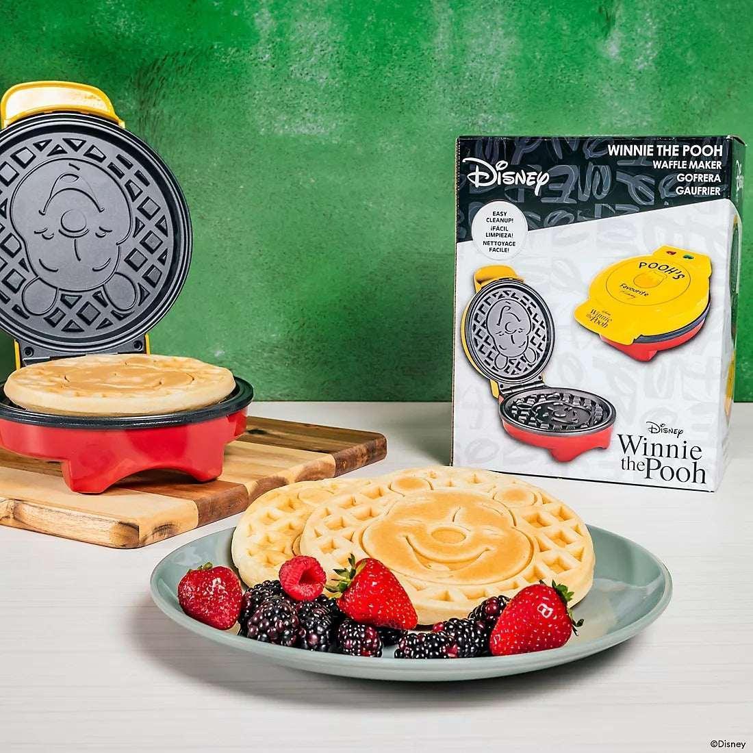 Uncanny Brands Disney Winnie the Pooh Waffle Maker - Image 3