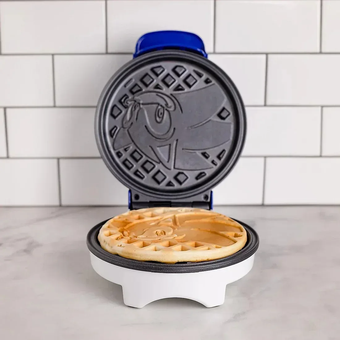 Uncanny Brands Sonic the Hedgehog Waffle Maker - Image 5