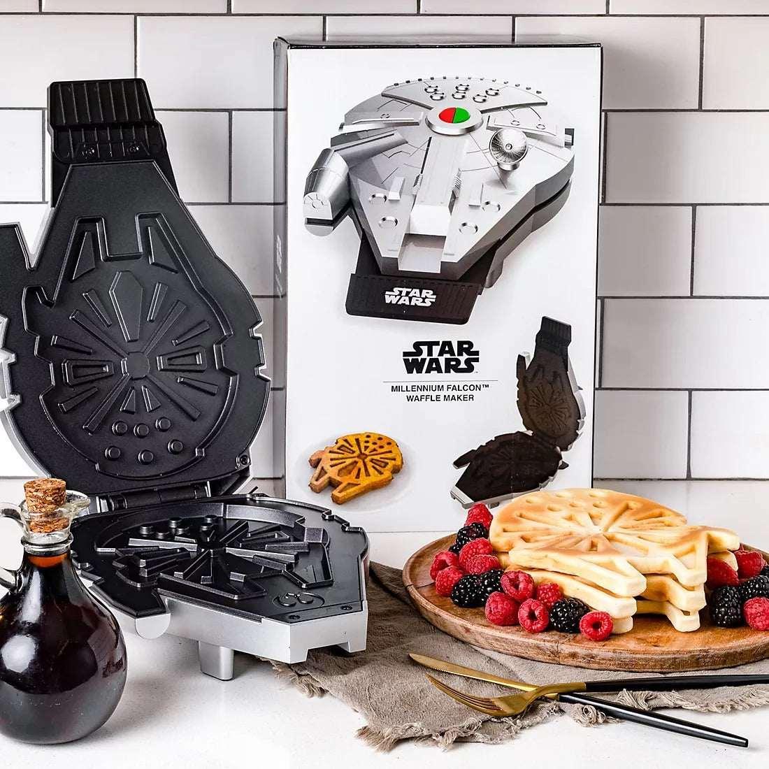Uncanny Brands Star Wars Deluxe Millennium Falcon Waffle Maker - Image 3