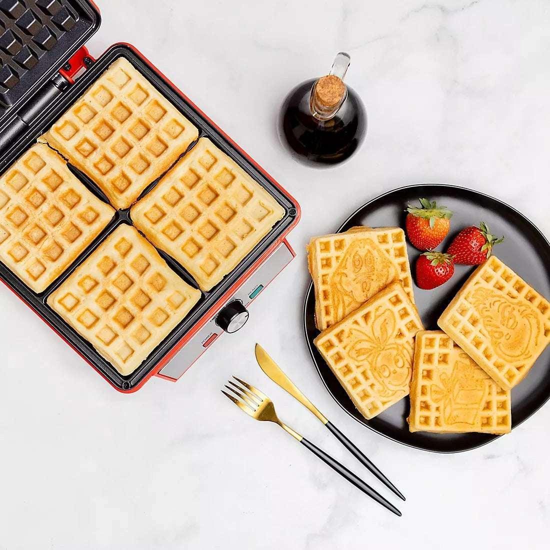 Uncanny Brands The Grinch Deluxe Waffler - Image 4