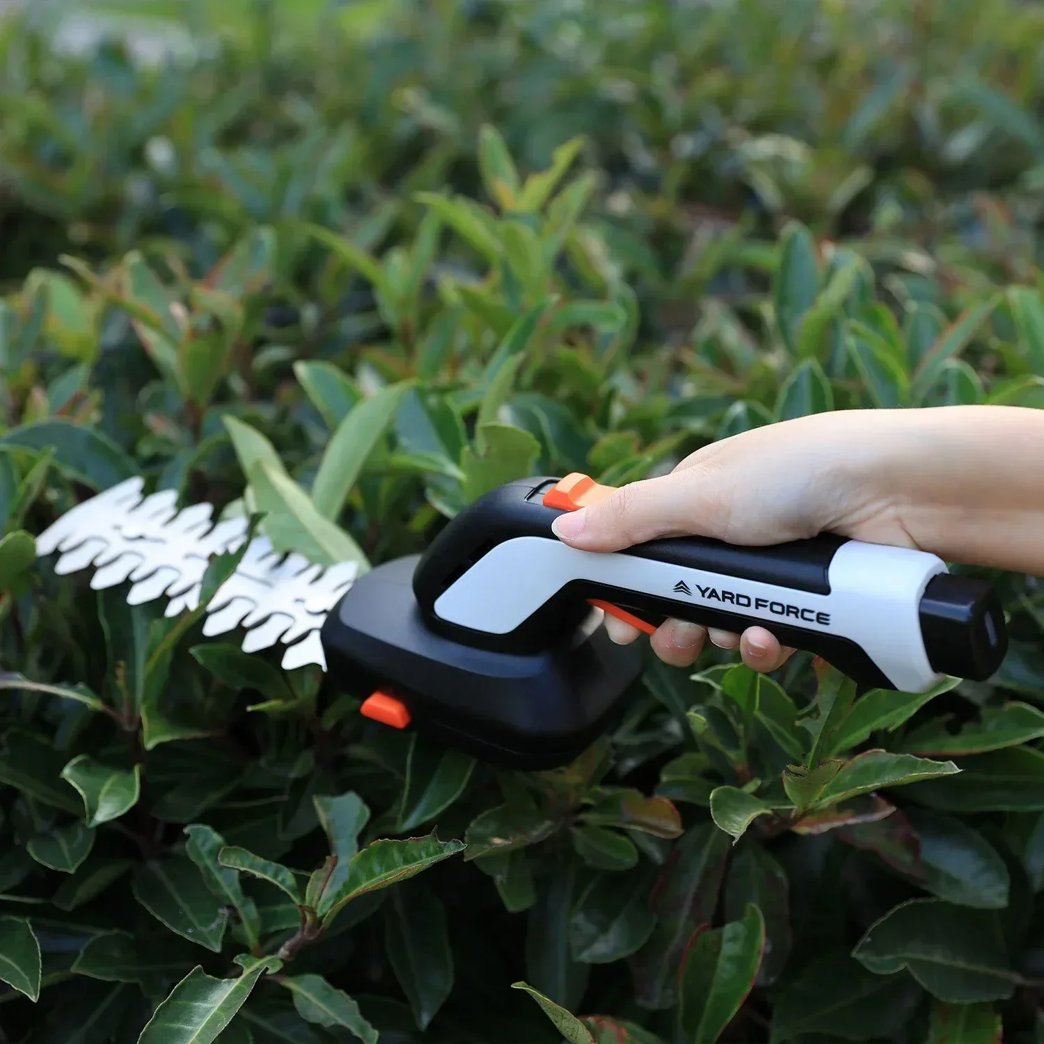Yard Force 4v Lithium-Ion Multi-Tool Garden Kit - Image 11